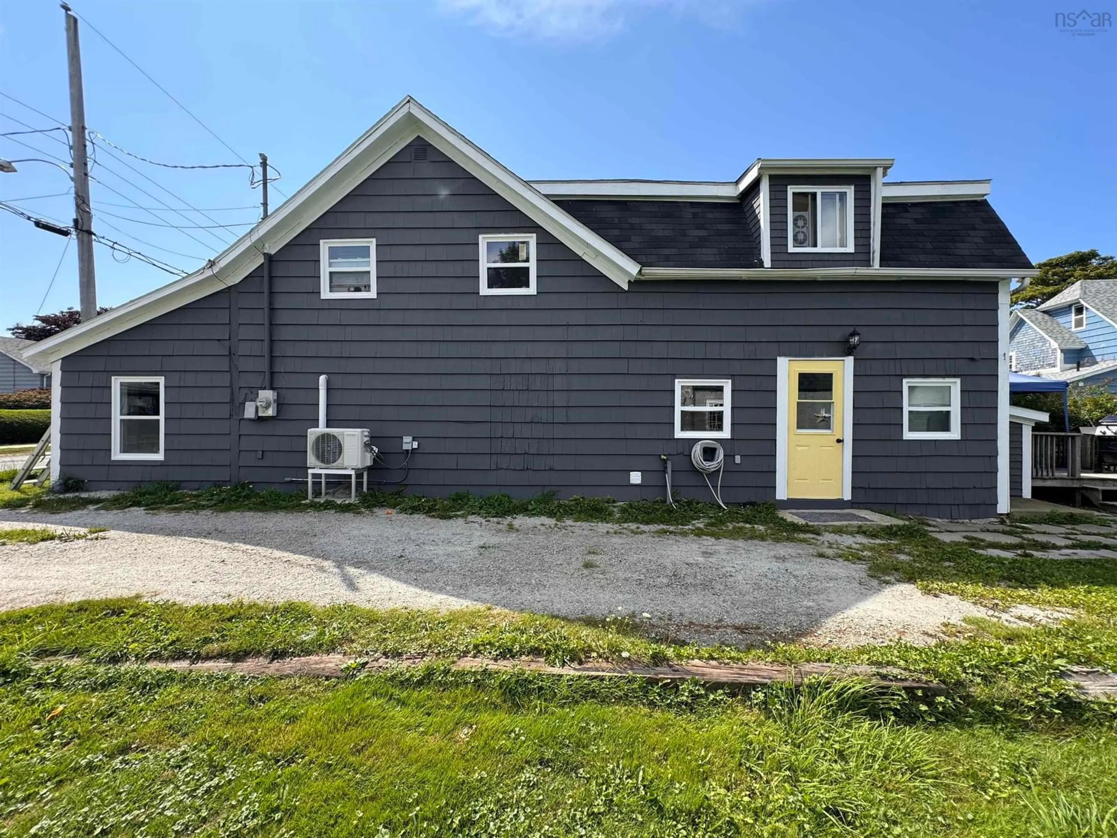 A pic from outside/outdoor area/front of a property/back of a property/a pic from drone, street for 12 Church St, Yarmouth Nova Scotia B5A 3Z1