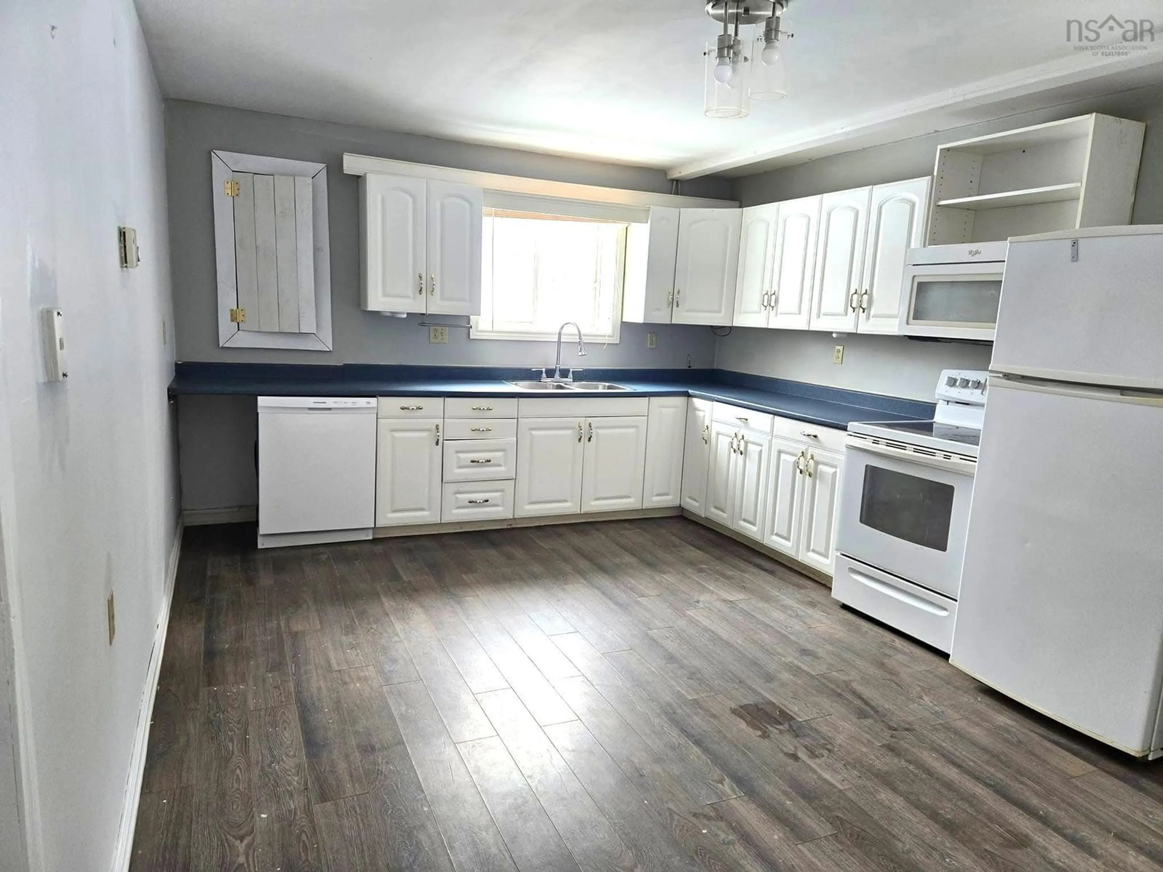 Standard kitchen, wood/laminate floor for 112 Old Ratchford Rd, Cambridge Nova Scotia B0P 1G0