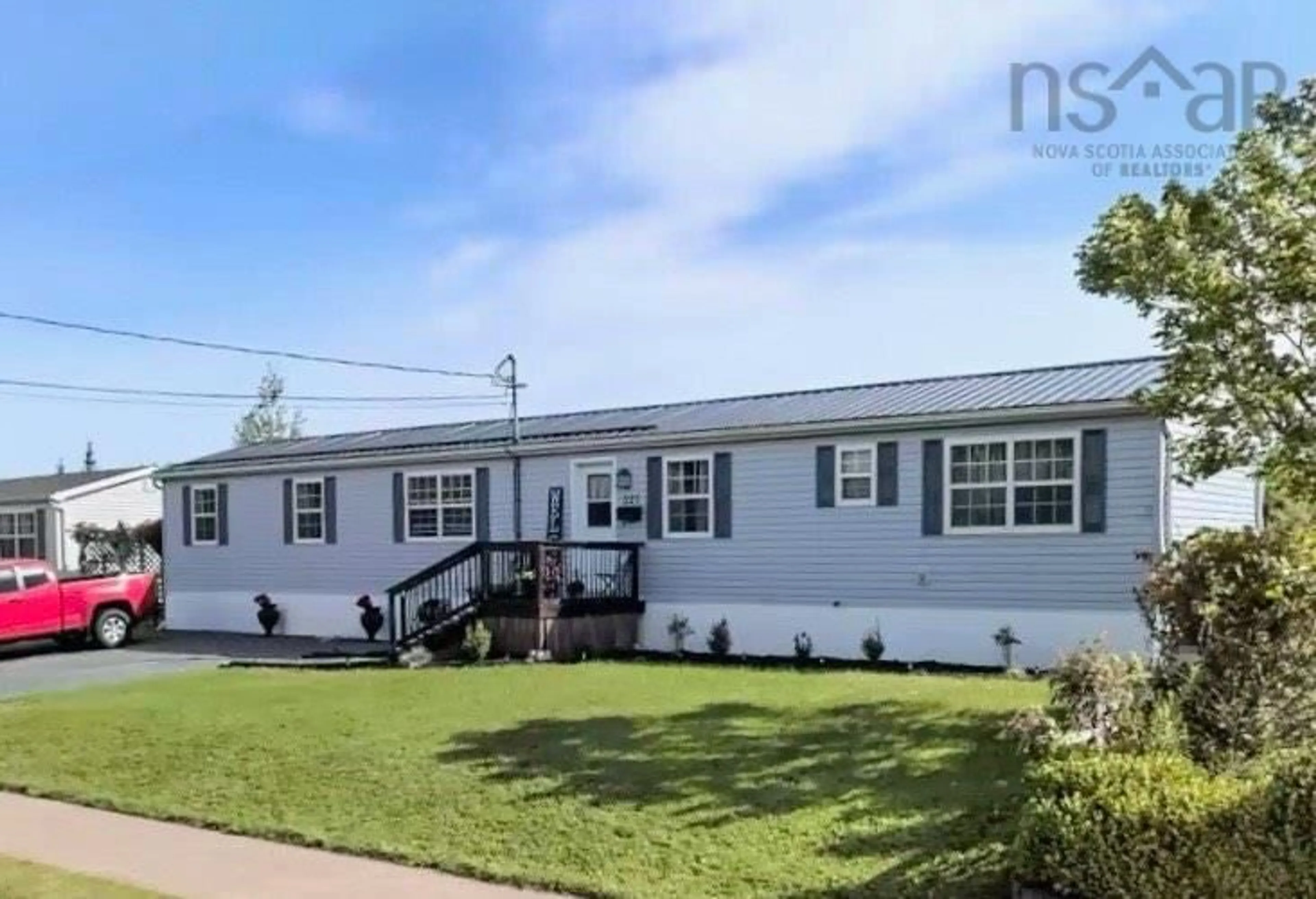 Home with vinyl exterior material, street for 527 Young St, Truro Nova Scotia B2N 3Y8