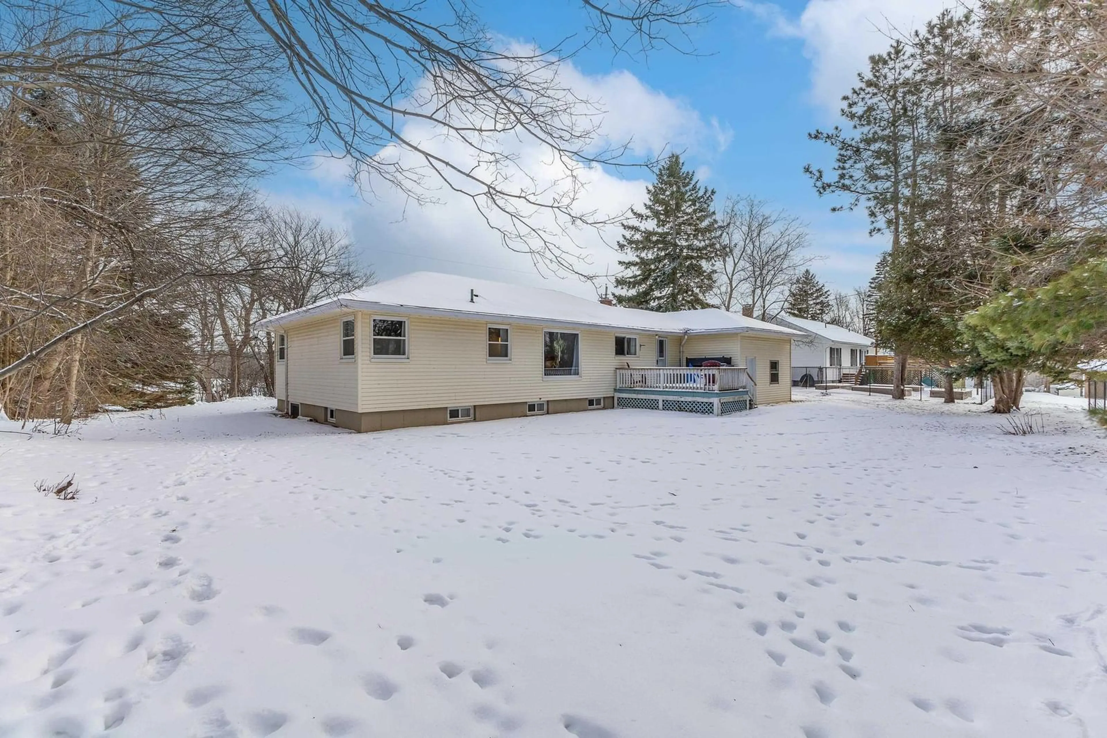 A pic from outside/outdoor area/front of a property/back of a property/a pic from drone, unknown for 186 Grant St, New Glasgow Nova Scotia B2G 3Y5