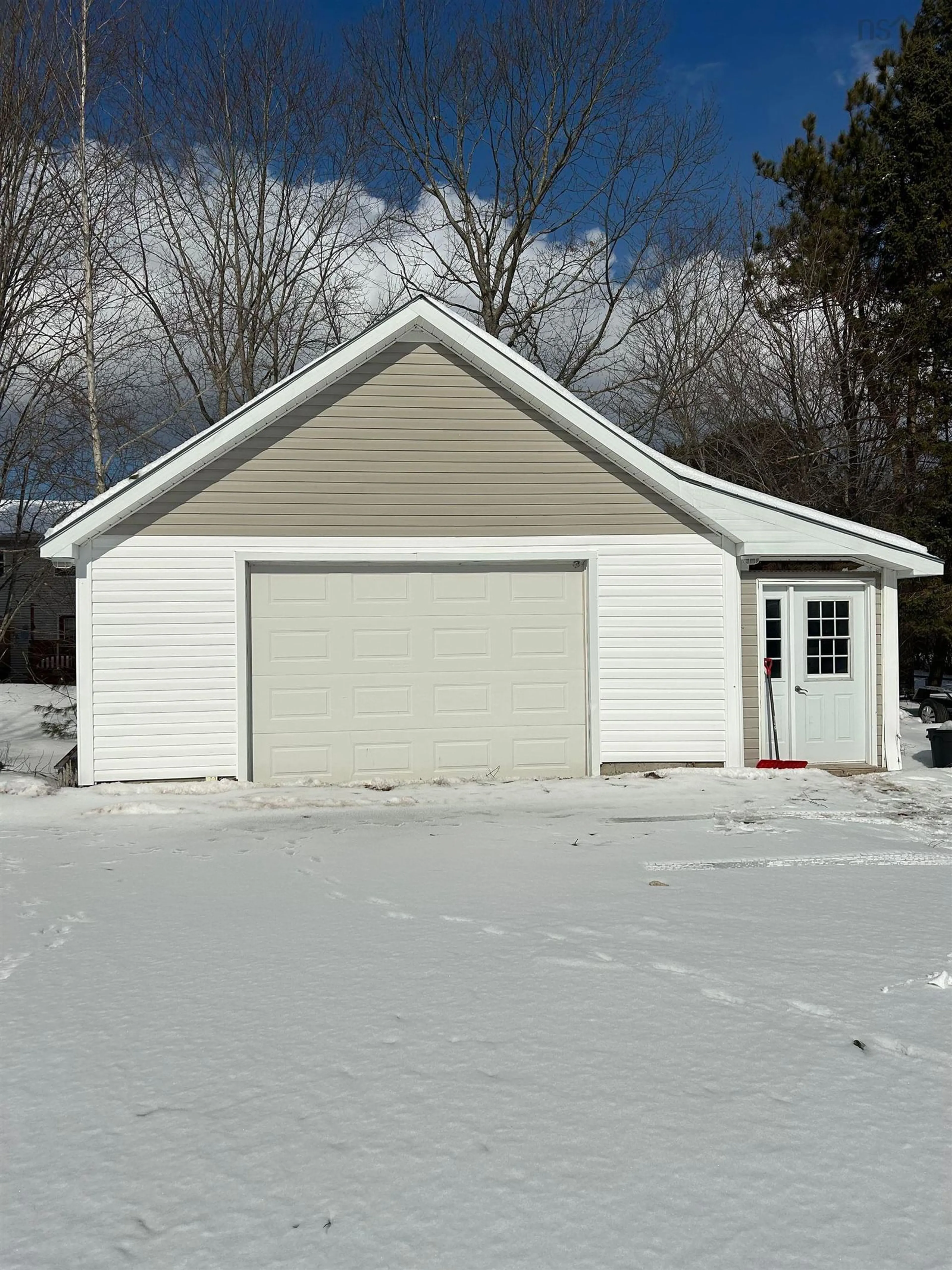 Indoor garage for 3-17 Brookridge Pl, Kingston Nova Scotia B0S 1R0