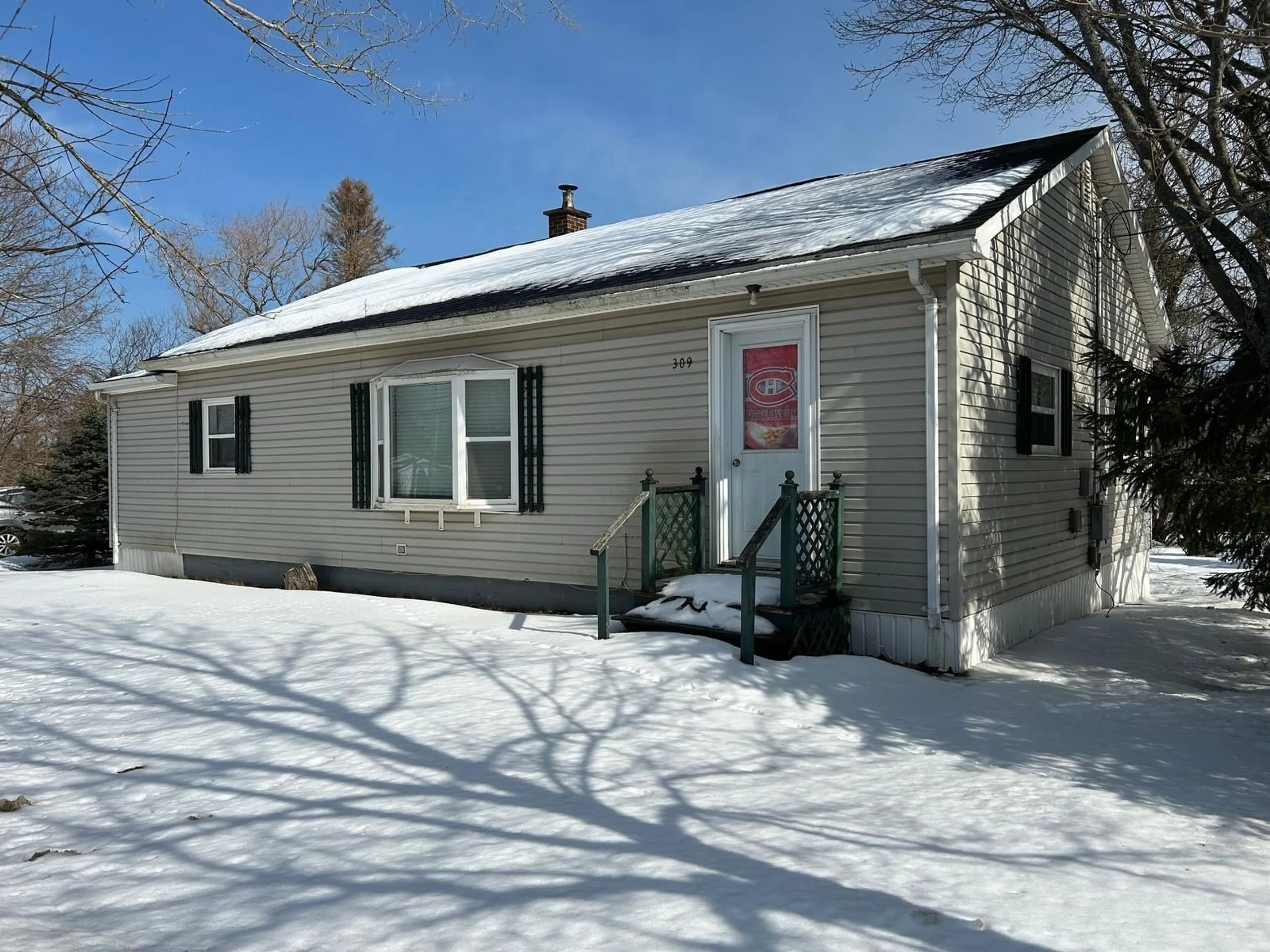 Home with vinyl exterior material, street for 309 Truro Heights Rd, Truro Heights Nova Scotia B6L 1X5