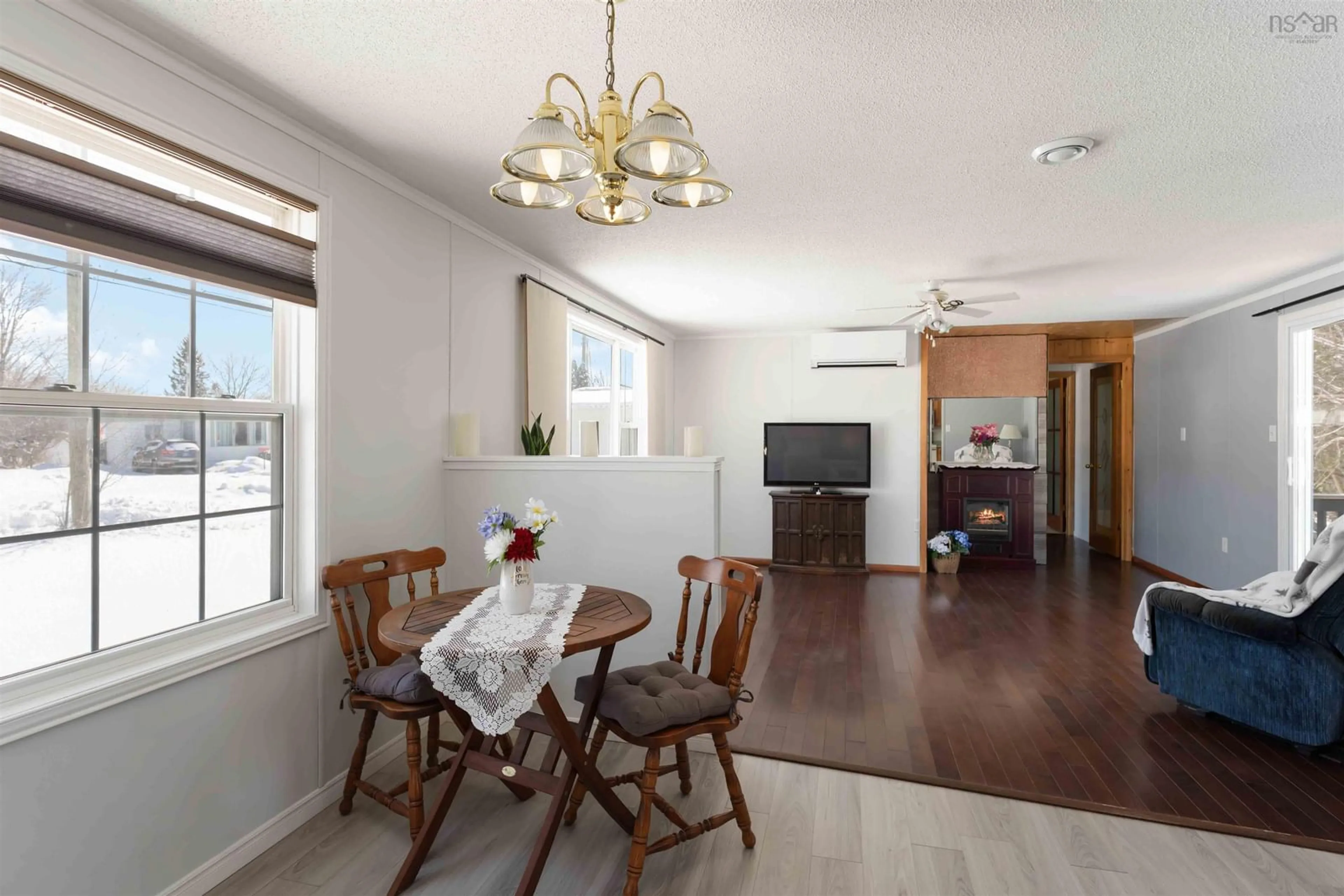 Dining room, wood/laminate floor for 33 Douglas Avenue, Berwick Nova Scotia B0P 1E0