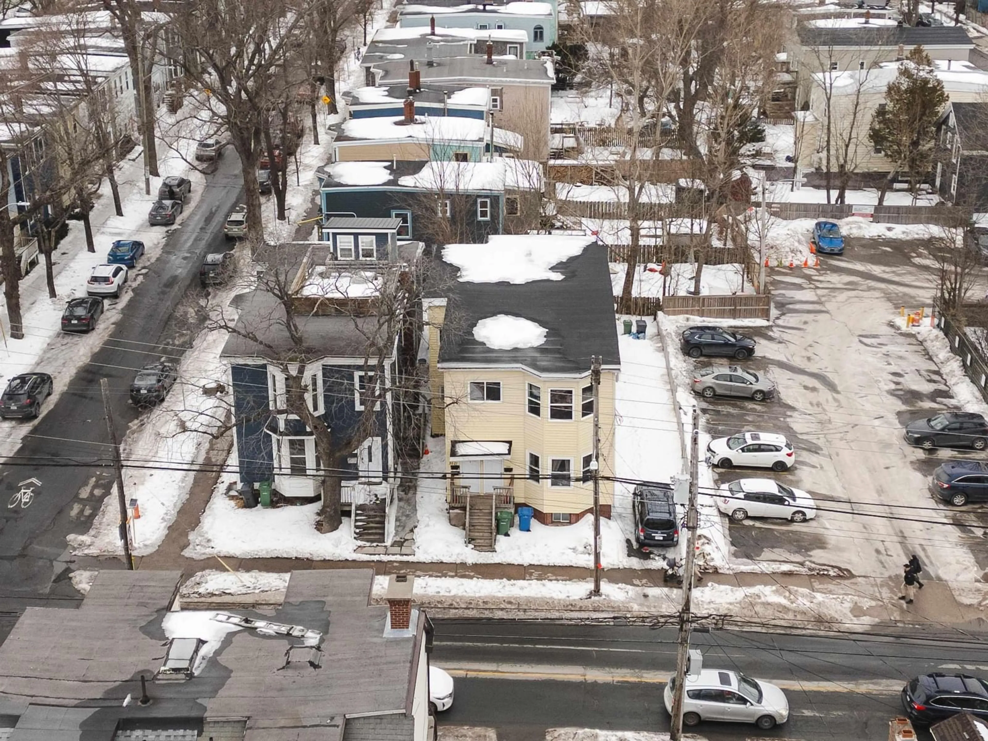 A pic from outside/outdoor area/front of a property/back of a property/a pic from drone, street for 5571 North St, Halifax Nova Scotia B3K 1N1