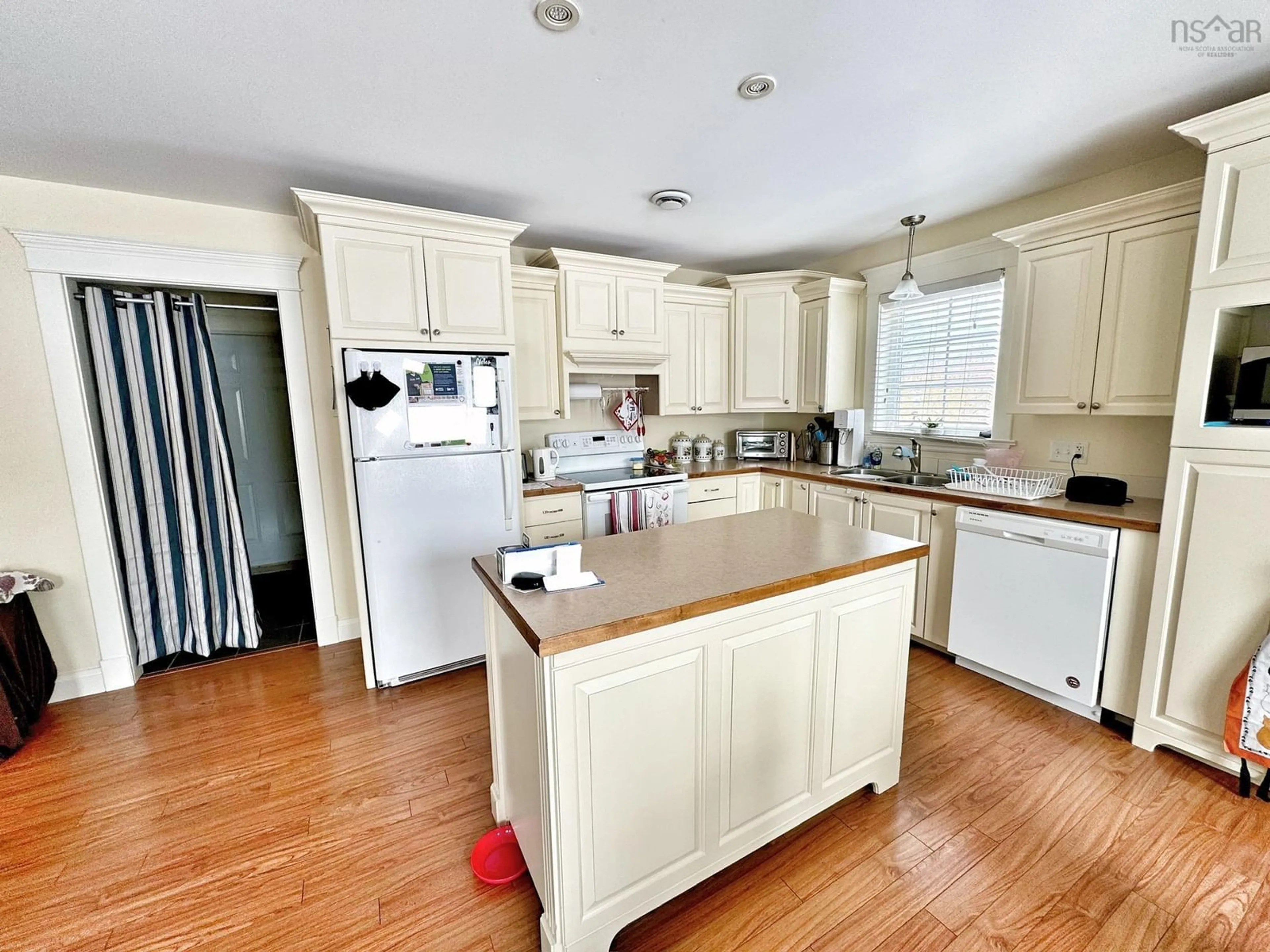 Open concept kitchen, unknown for 100 Pleasant St #A&B, Berwick Nova Scotia B0P 1E0