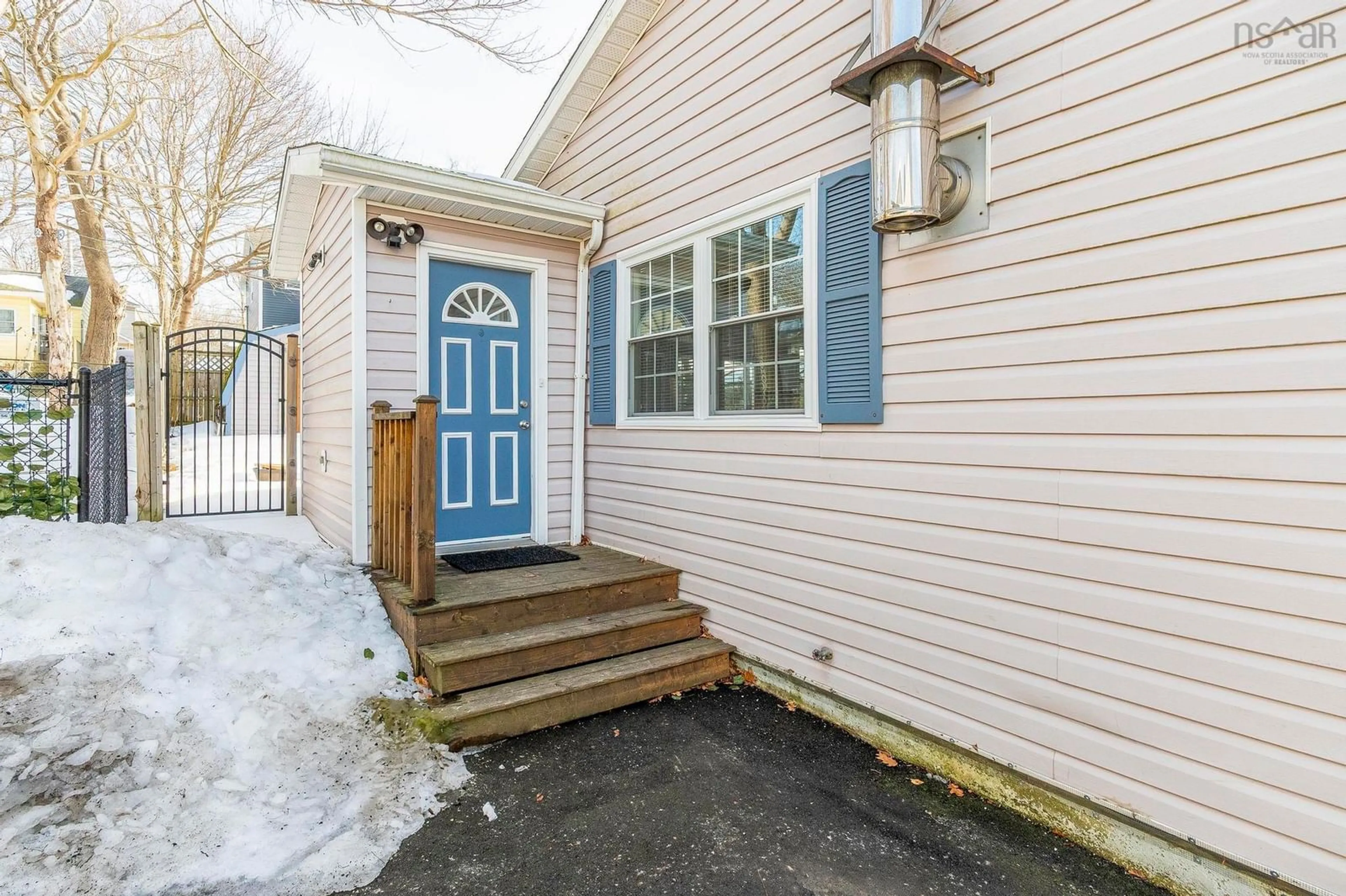 Indoor entryway for 6544 Cork St, Halifax Nova Scotia B3T 2E8