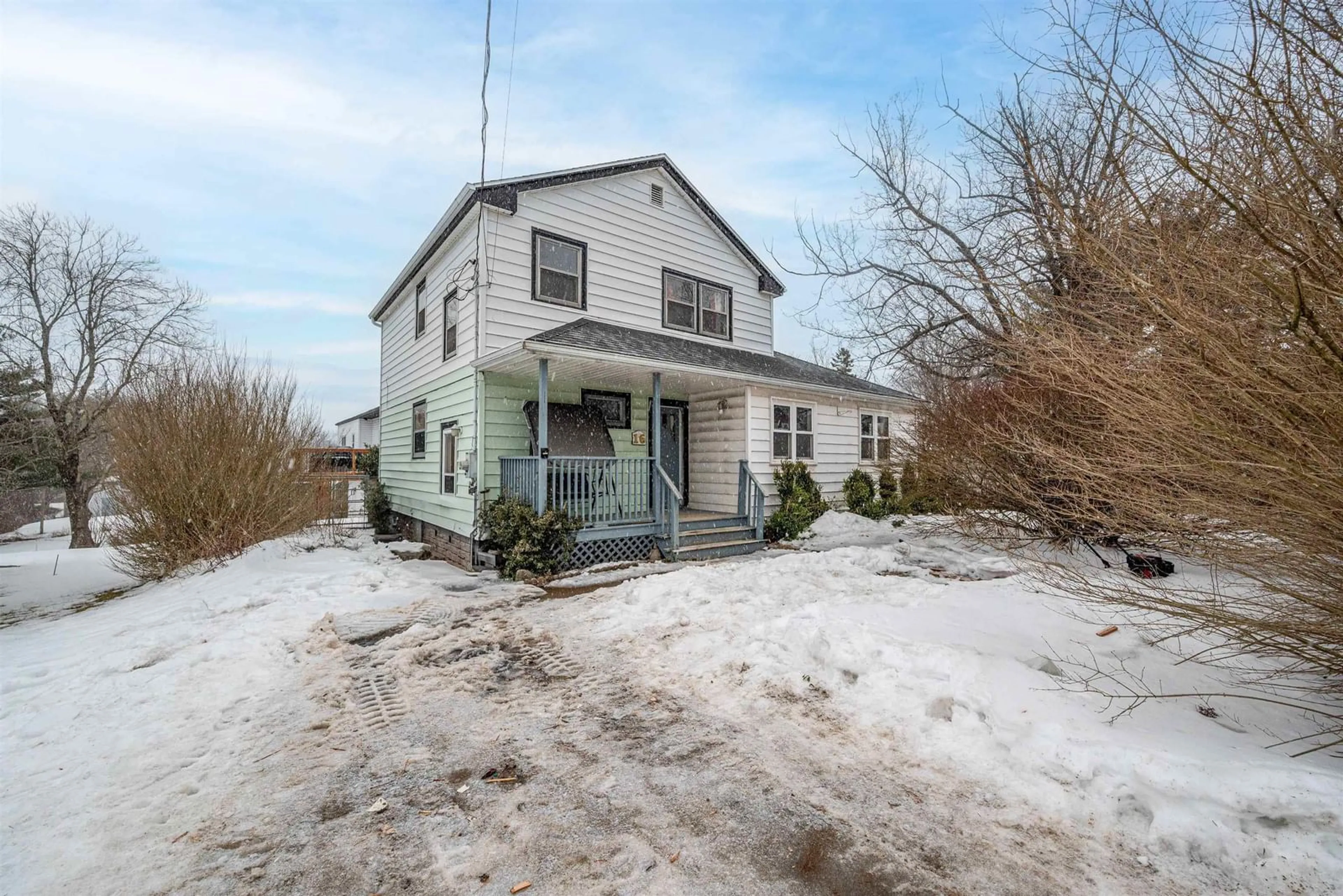 A pic from outside/outdoor area/front of a property/back of a property/a pic from drone, street for 16 Settle St, Dartmouth Nova Scotia B2W 1M6