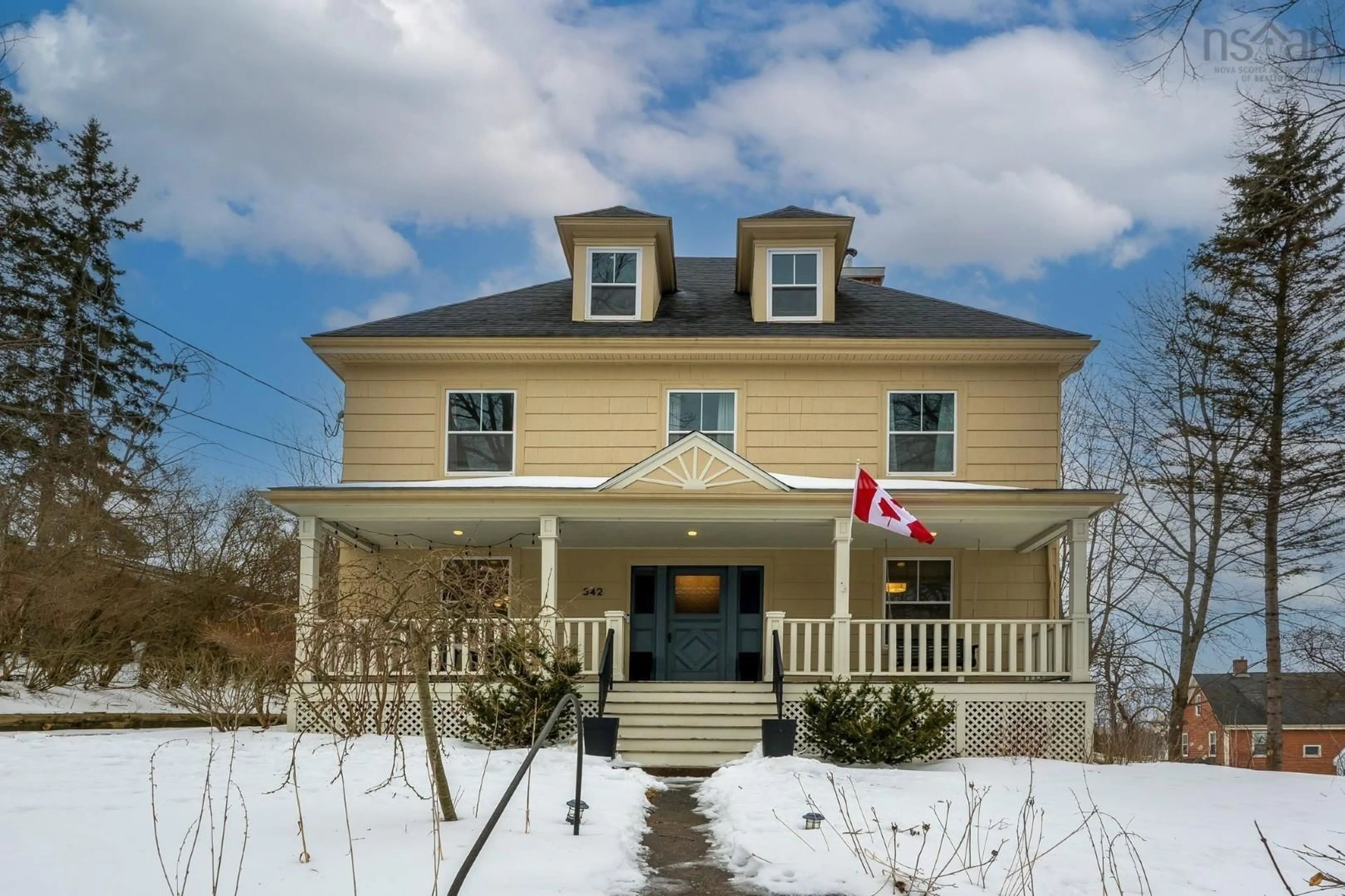 Home with vinyl exterior material, street for 542 King St, Windsor Nova Scotia B0N 2T0