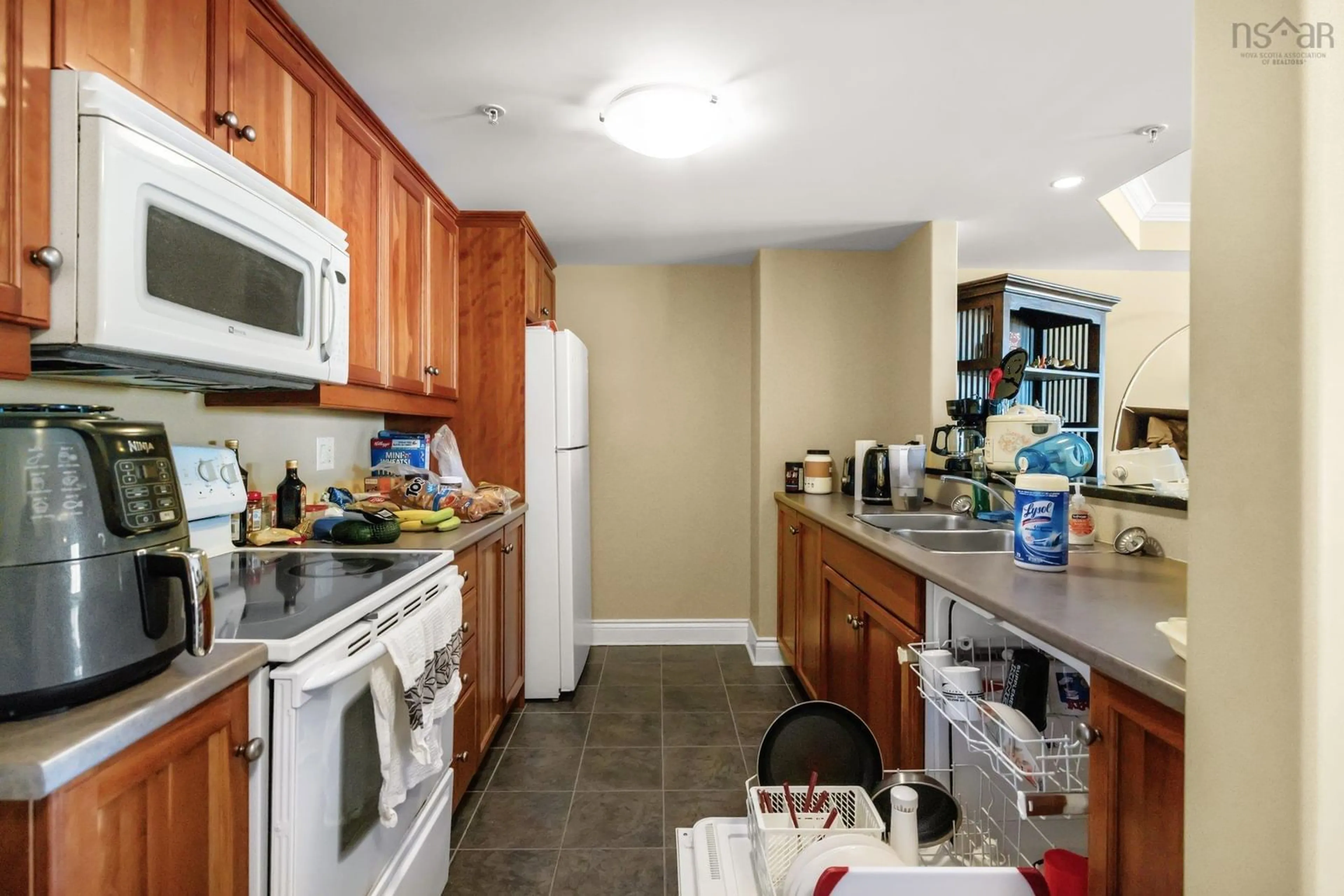 Standard kitchen, ceramic/tile floor for 404 5234 Morris St, Halifax Peninsula Nova Scotia B3J 0A3