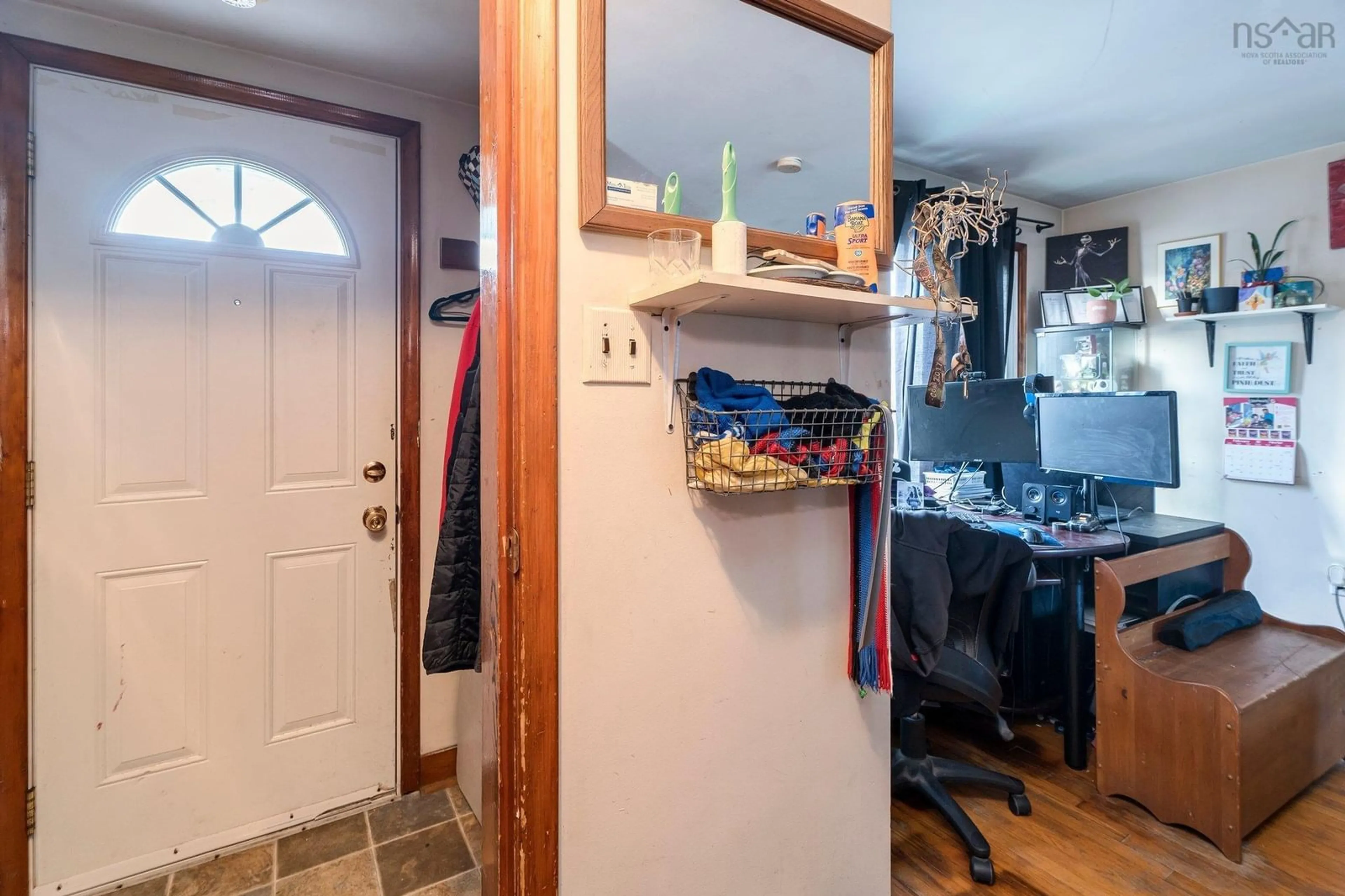 Indoor entryway for 49 A&B Lynn Dr, Dartmouth Nova Scotia B2Y 3V8