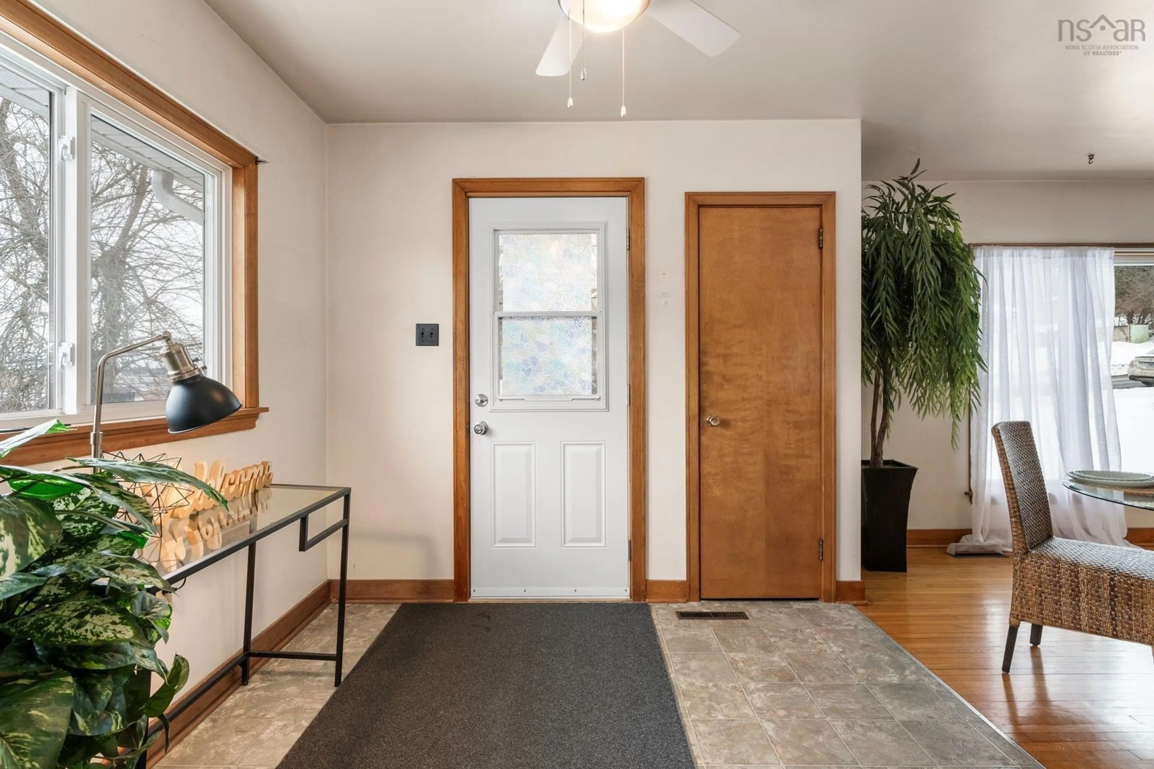 Indoor entryway for 122 Campbell Ave, Windsor Nova Scotia B0N 2T0