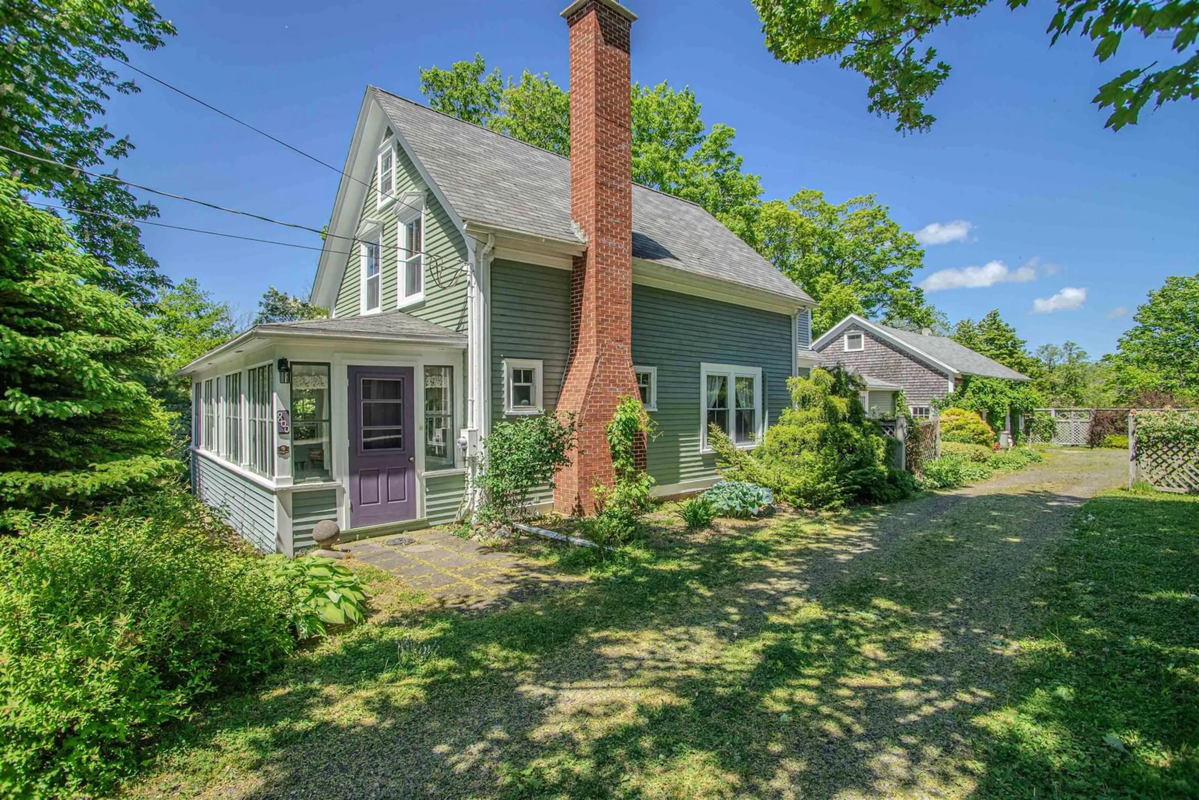 A pic from outside/outdoor area/front of a property/back of a property/a pic from drone, street for 800 St George St, Annapolis Royal Nova Scotia B0S 1A0