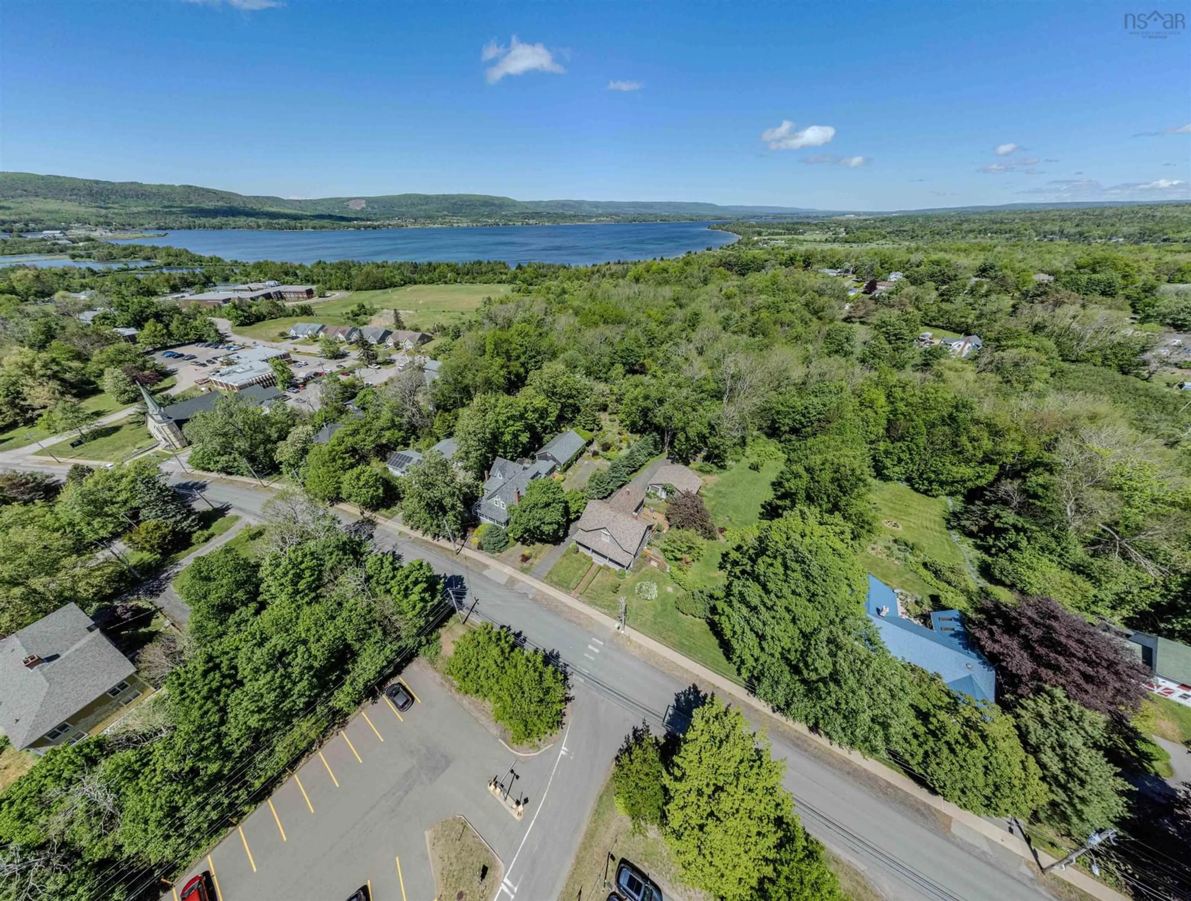 A pic from outside/outdoor area/front of a property/back of a property/a pic from drone, water/lake/river/ocean view for 800 St George St, Annapolis Royal Nova Scotia B0S 1A0