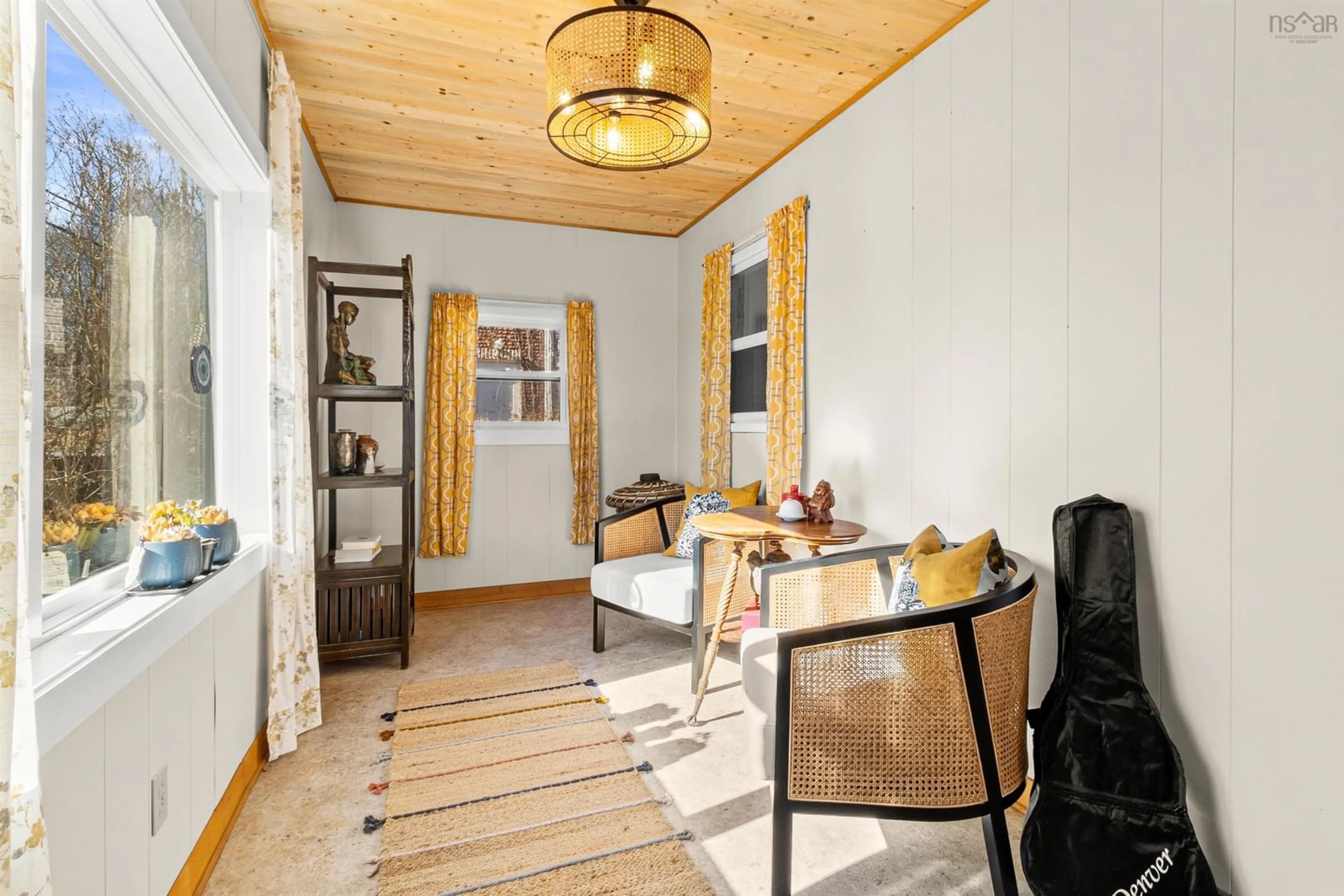 Dining room, wood/laminate floor for 113 Rutledge St, Bedford Nova Scotia B4A 1X7