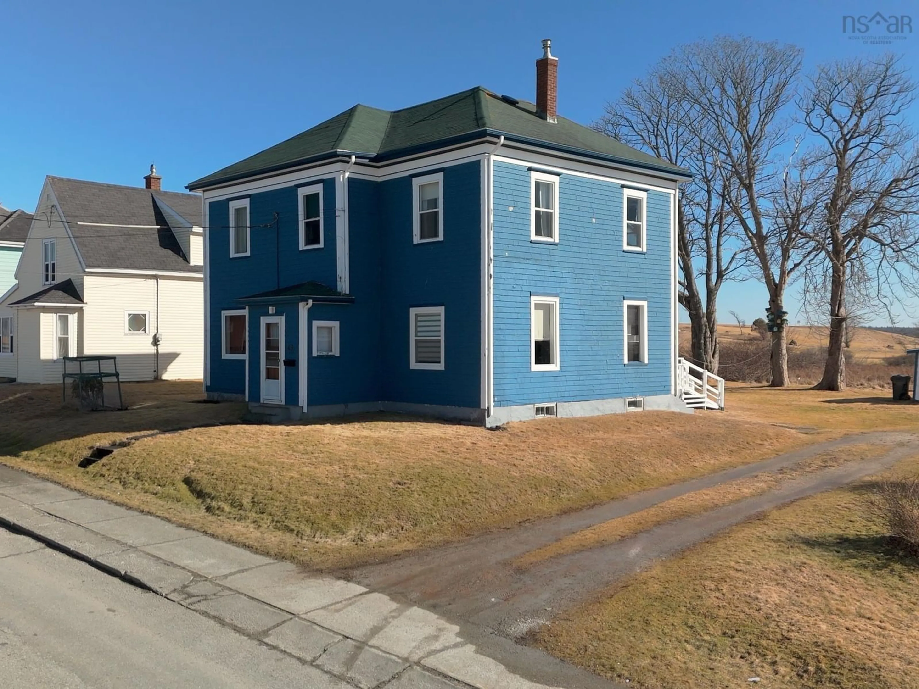 A pic from outside/outdoor area/front of a property/back of a property/a pic from drone, street for 49 Kempt St, Yarmouth Nova Scotia B5A 3Z8