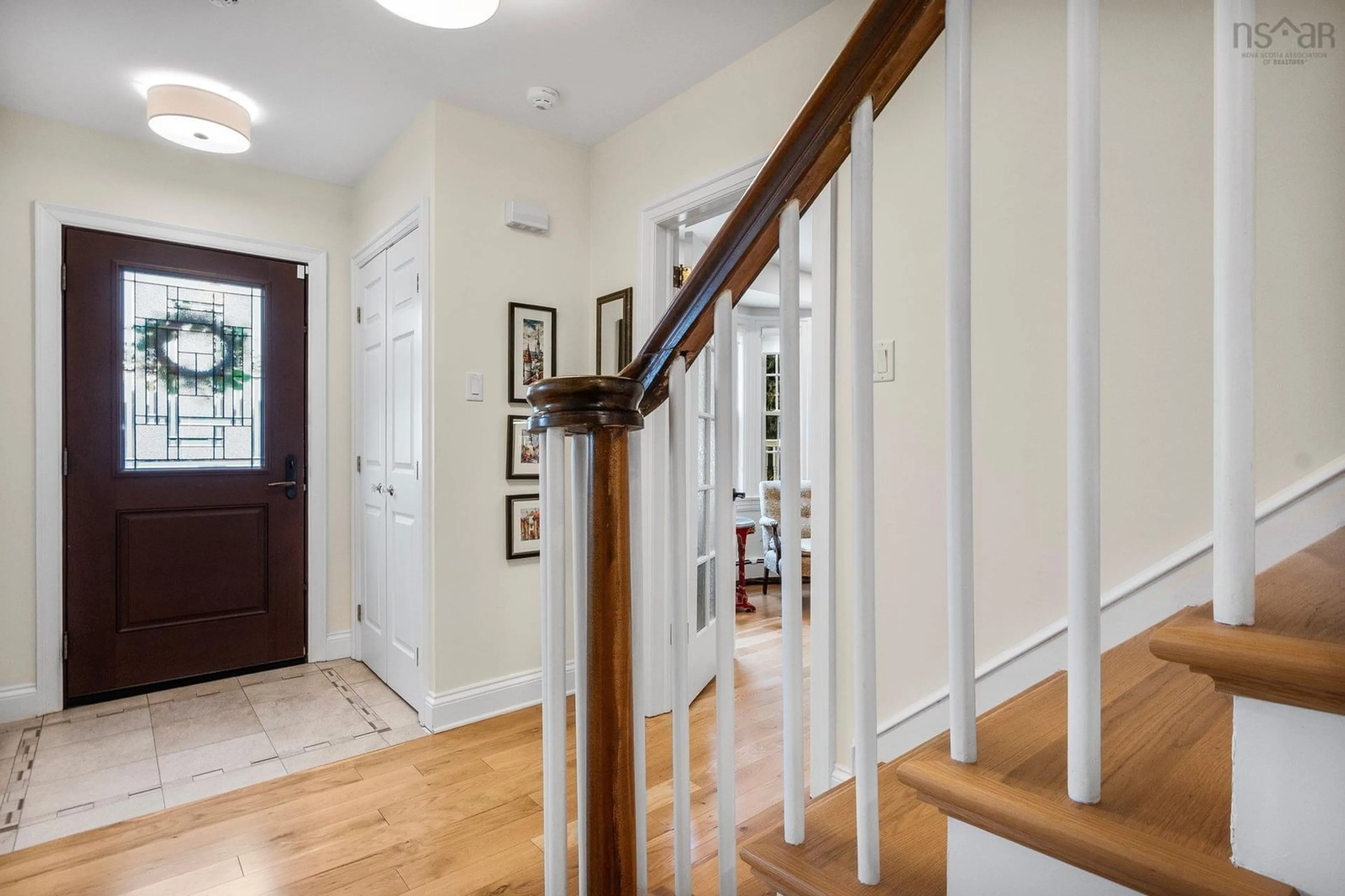 Indoor entryway for 1111 Rockcliffe St, Halifax Nova Scotia B3H 3Y7