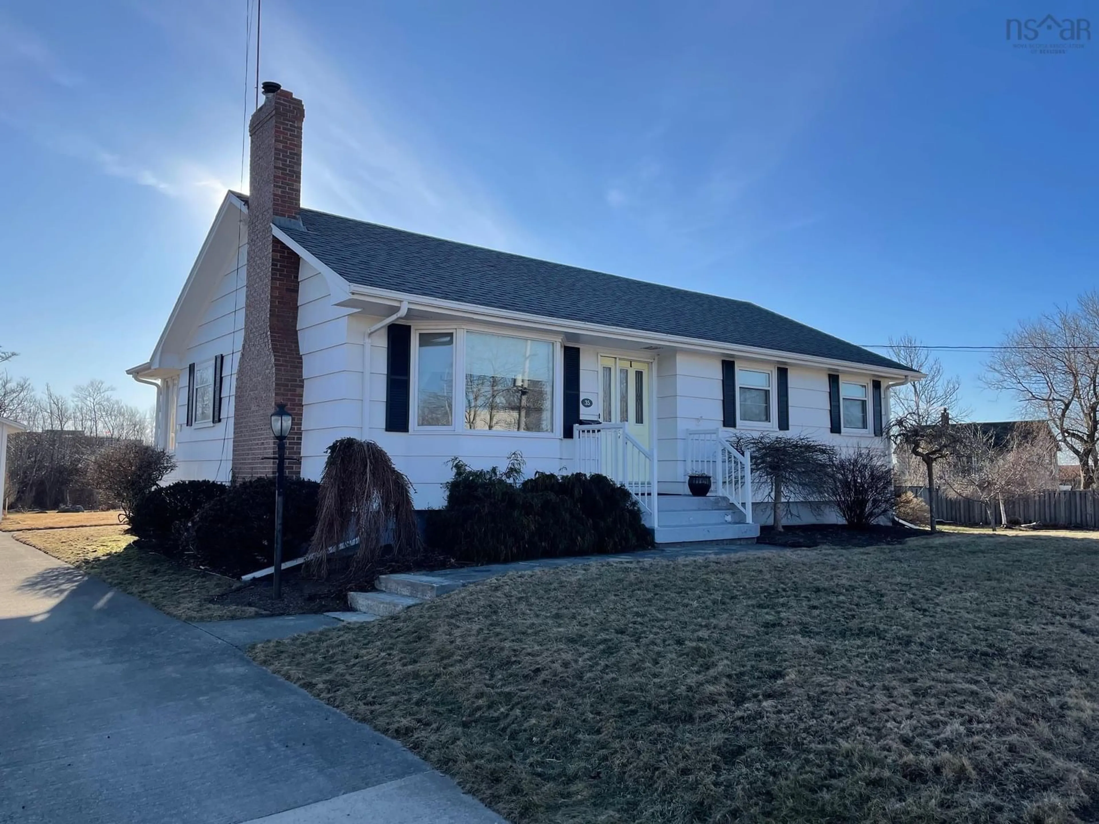 Home with vinyl exterior material, street for 35 Clements Ave, Yarmouth Nova Scotia B5A 2L6