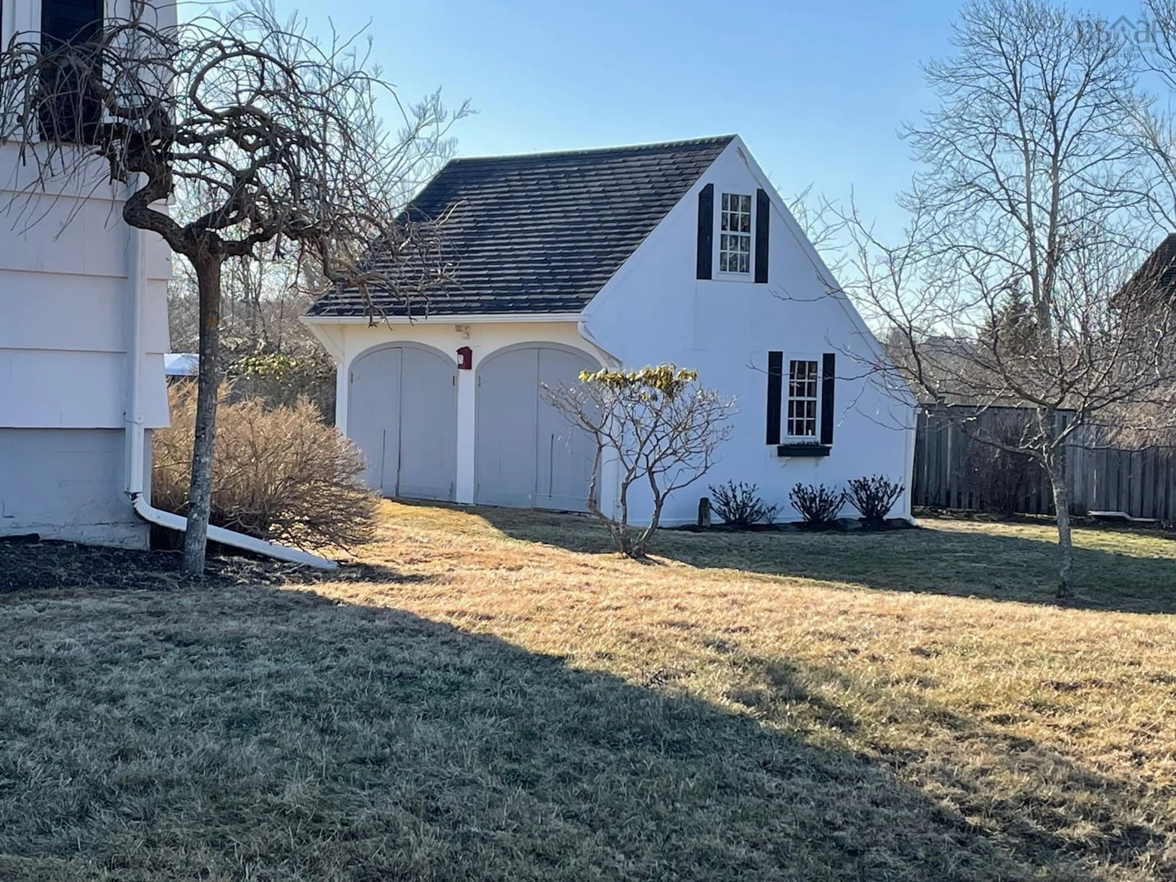 A pic from outside/outdoor area/front of a property/back of a property/a pic from drone, unknown for 35 Clements Ave, Yarmouth Nova Scotia B5A 2L6