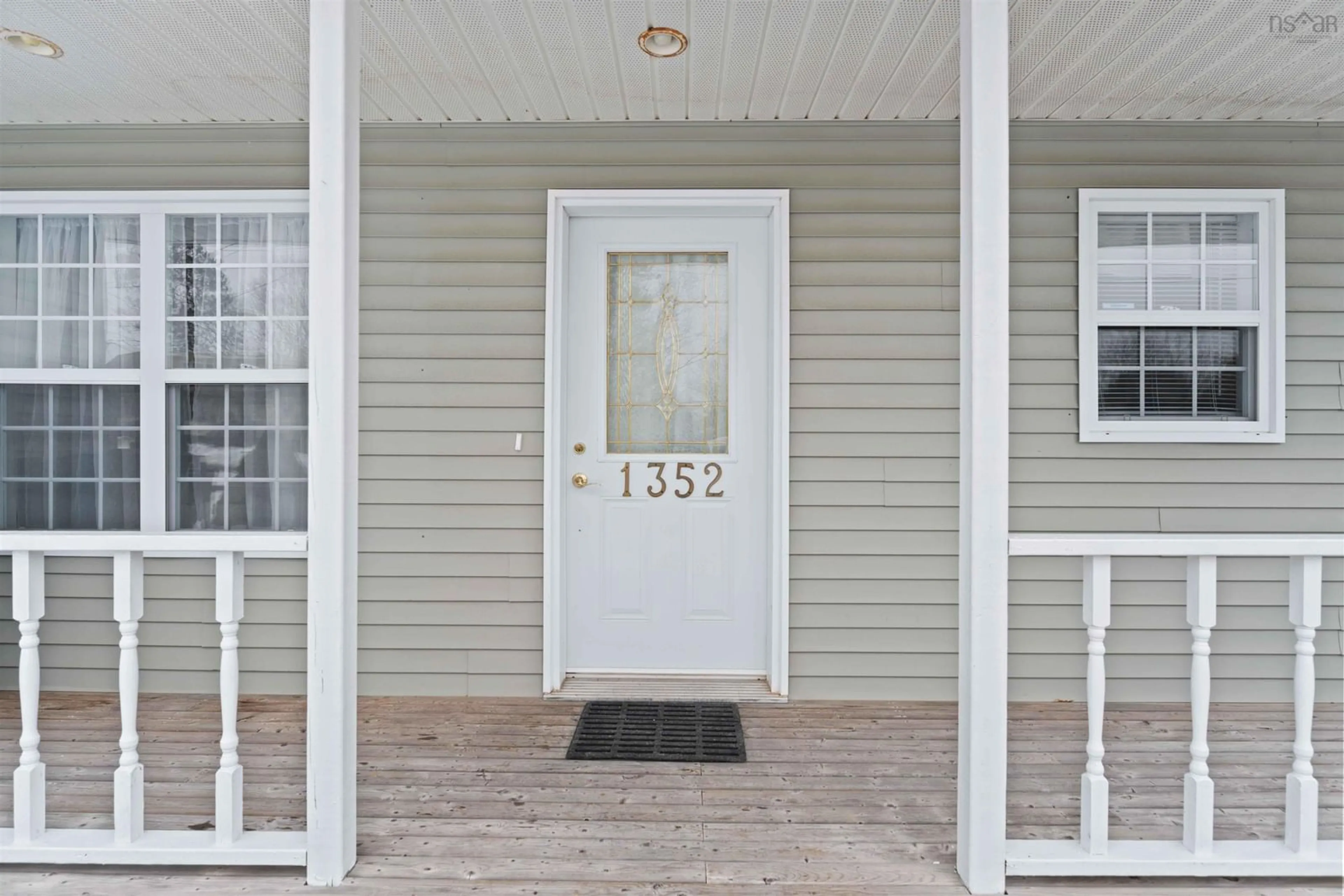 Indoor entryway for 1352 Spring Garden Rd, Kingston Nova Scotia B0P 1R0