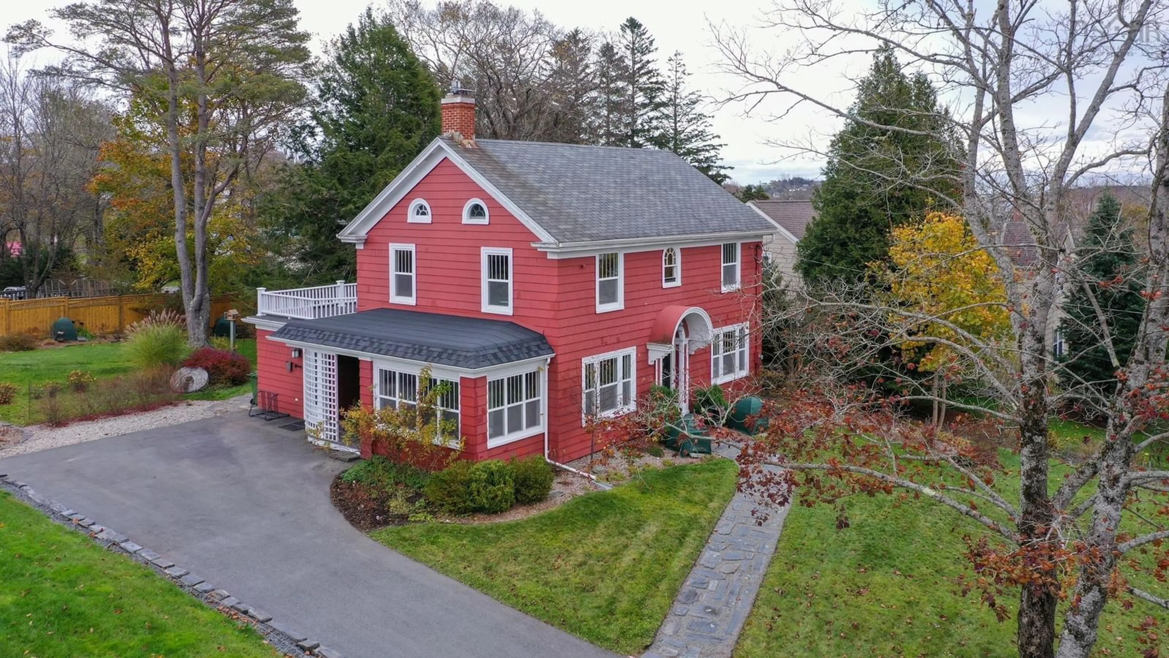 A pic from outside/outdoor area/front of a property/back of a property/a pic from drone, street for 100 Green St, Lunenburg Nova Scotia B0J 2C0