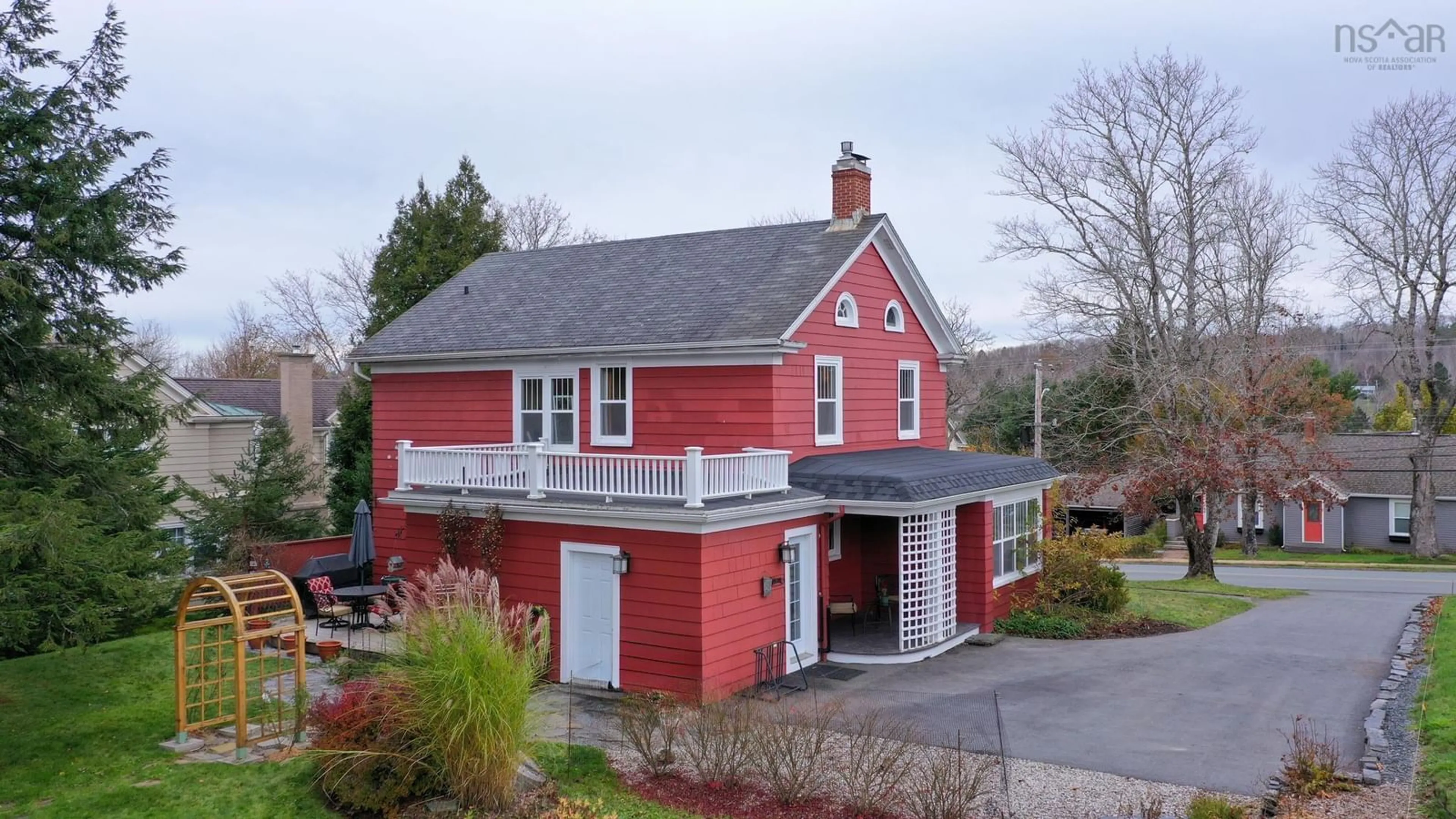 A pic from outside/outdoor area/front of a property/back of a property/a pic from drone, street for 100 Green St, Lunenburg Nova Scotia B0J 2C0