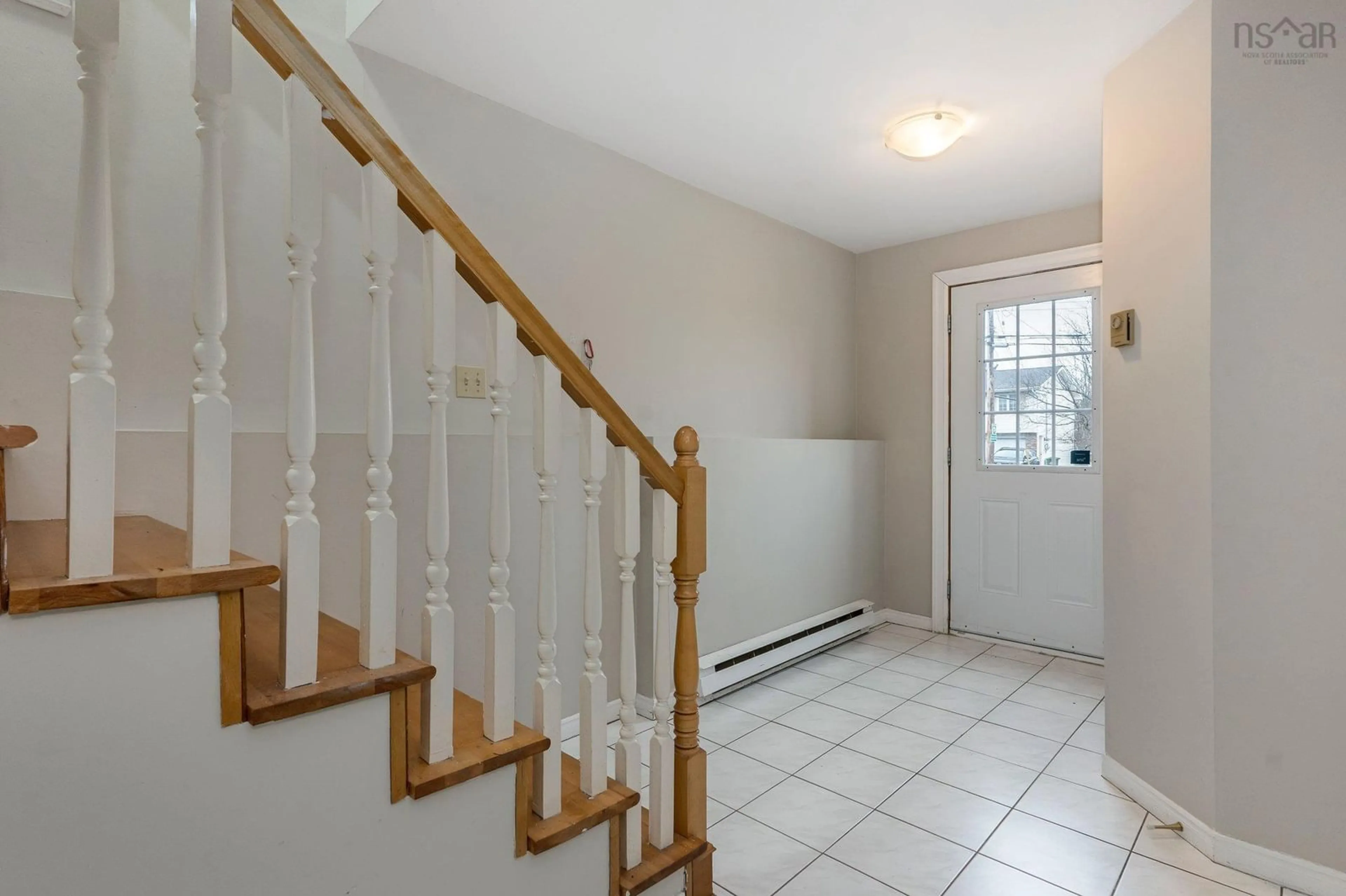 Indoor foyer for 112 Basinview Drive, Bedford Nova Scotia B4A 3M8