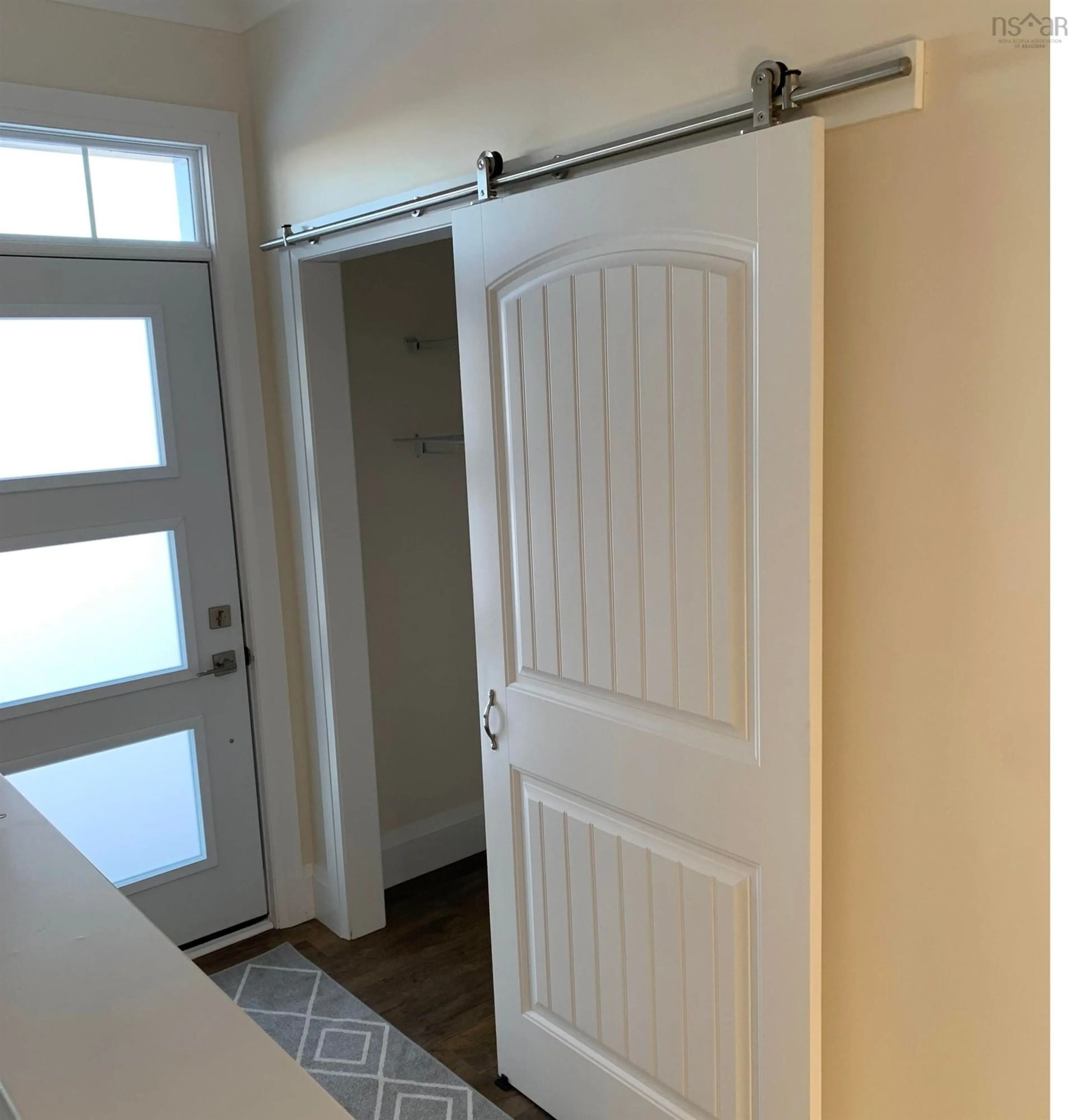 Indoor entryway for 231 Hawthorn Rd, Mahone Bay Nova Scotia B0J 2E0