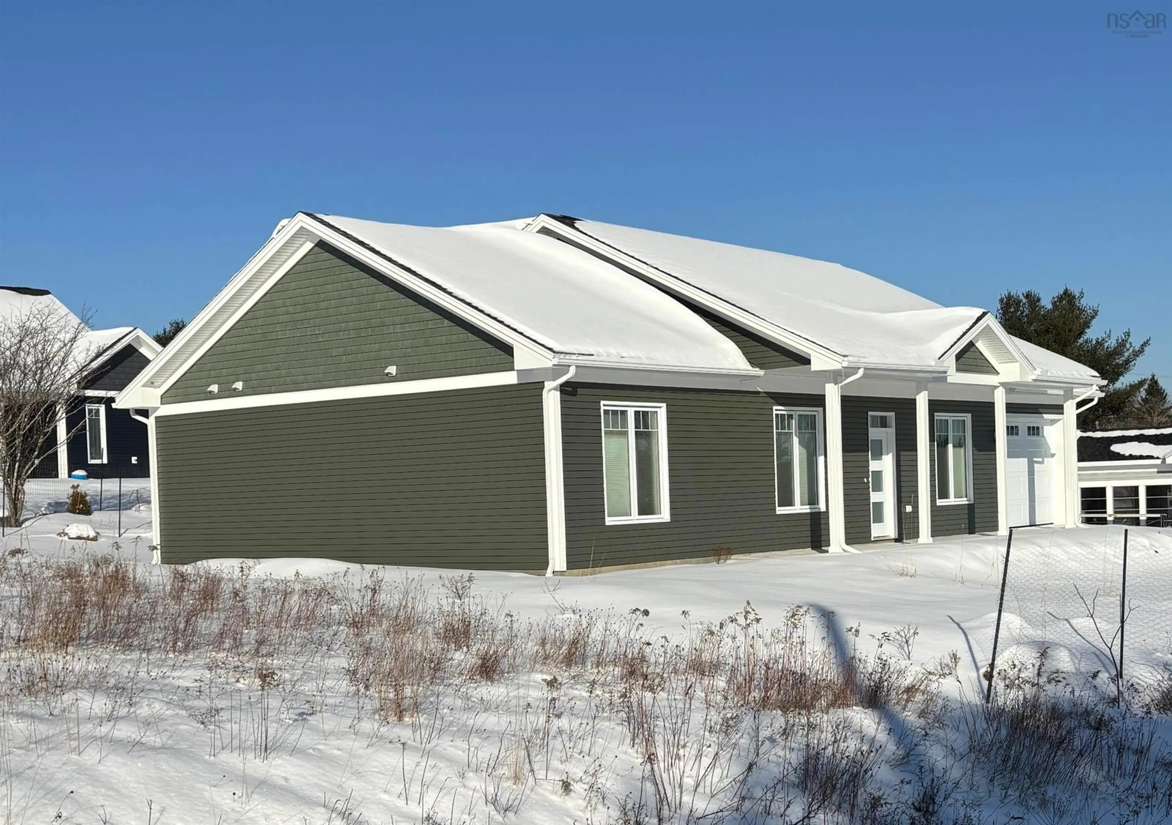 Home with vinyl exterior material, building for 231 Hawthorn Rd, Mahone Bay Nova Scotia B0J 2E0