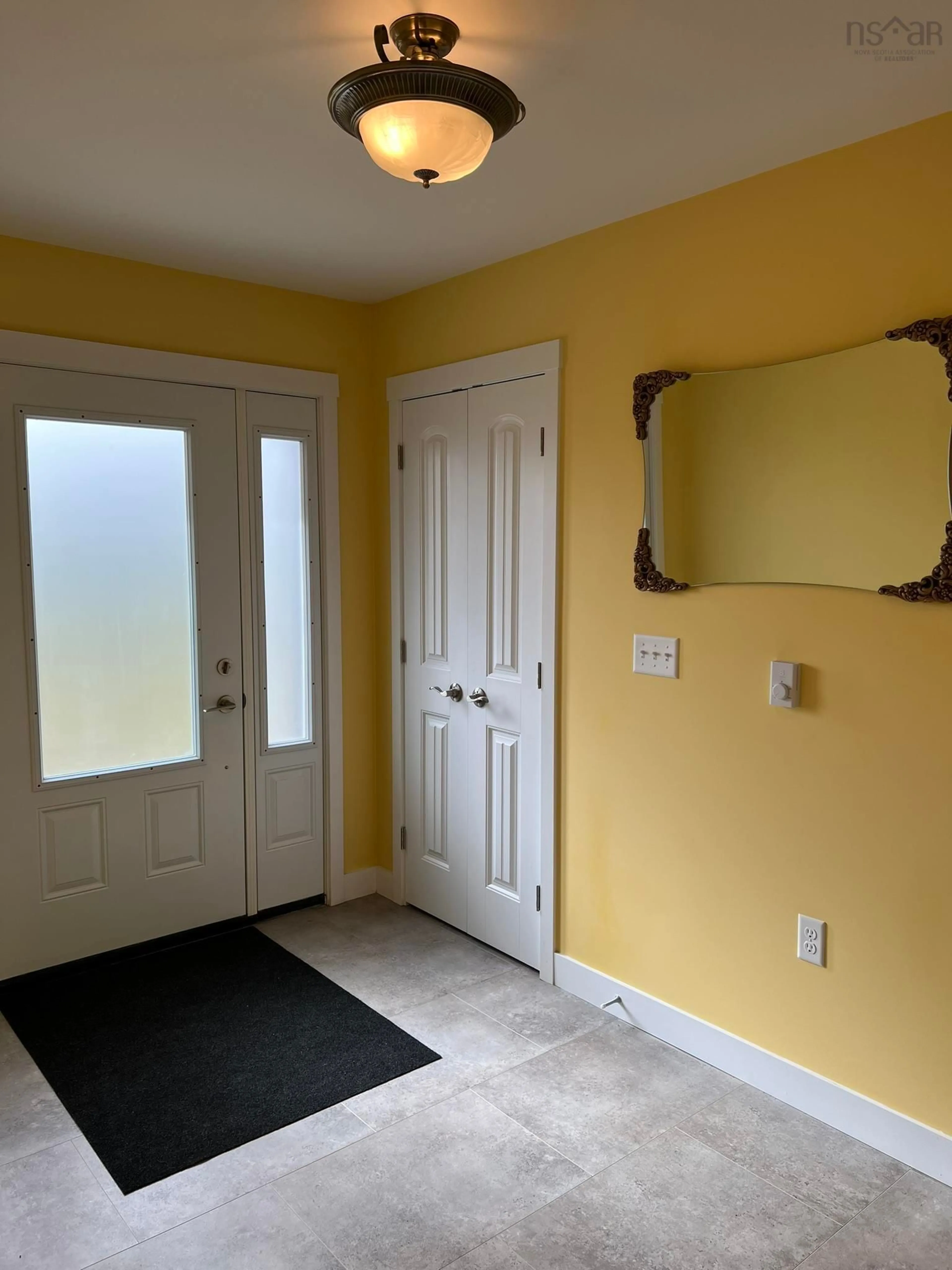 Indoor entryway for 863 Gray Rd, Debert Nova Scotia B0M 1G0