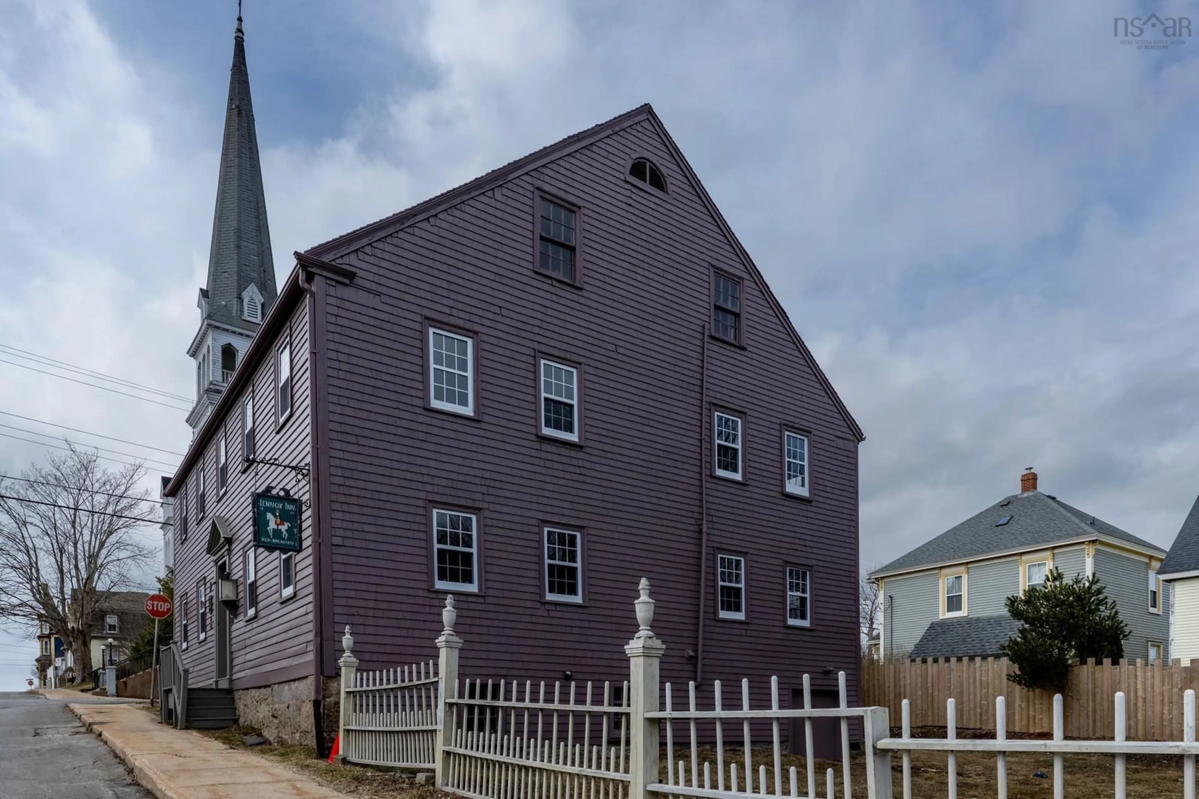 Home with vinyl exterior material, building for 69 Fox St, Lunenburg Nova Scotia B0J 2C0
