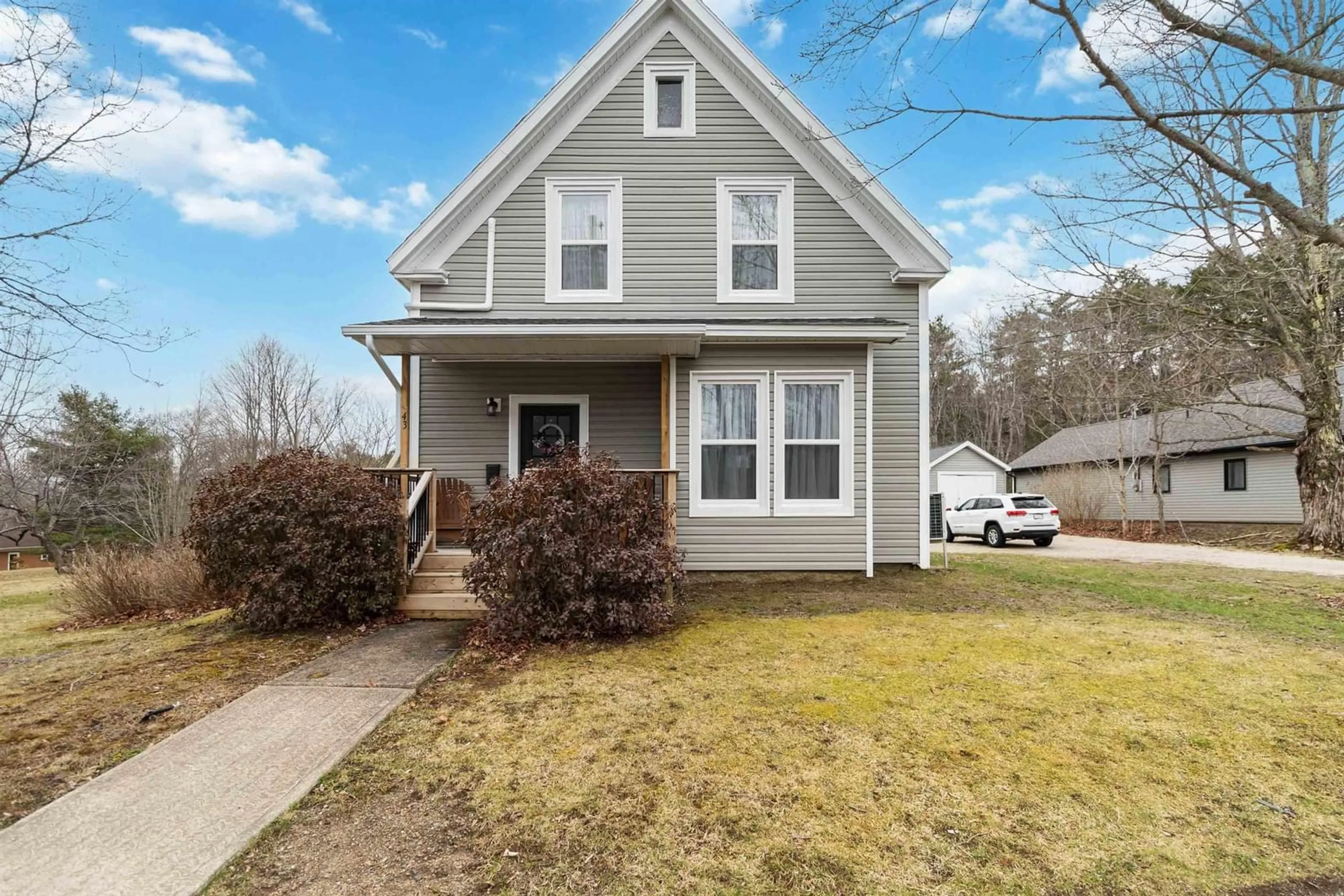 Home with vinyl exterior material, street for 43 Jubilee Rd, Bridgewater Nova Scotia B4V 2A3