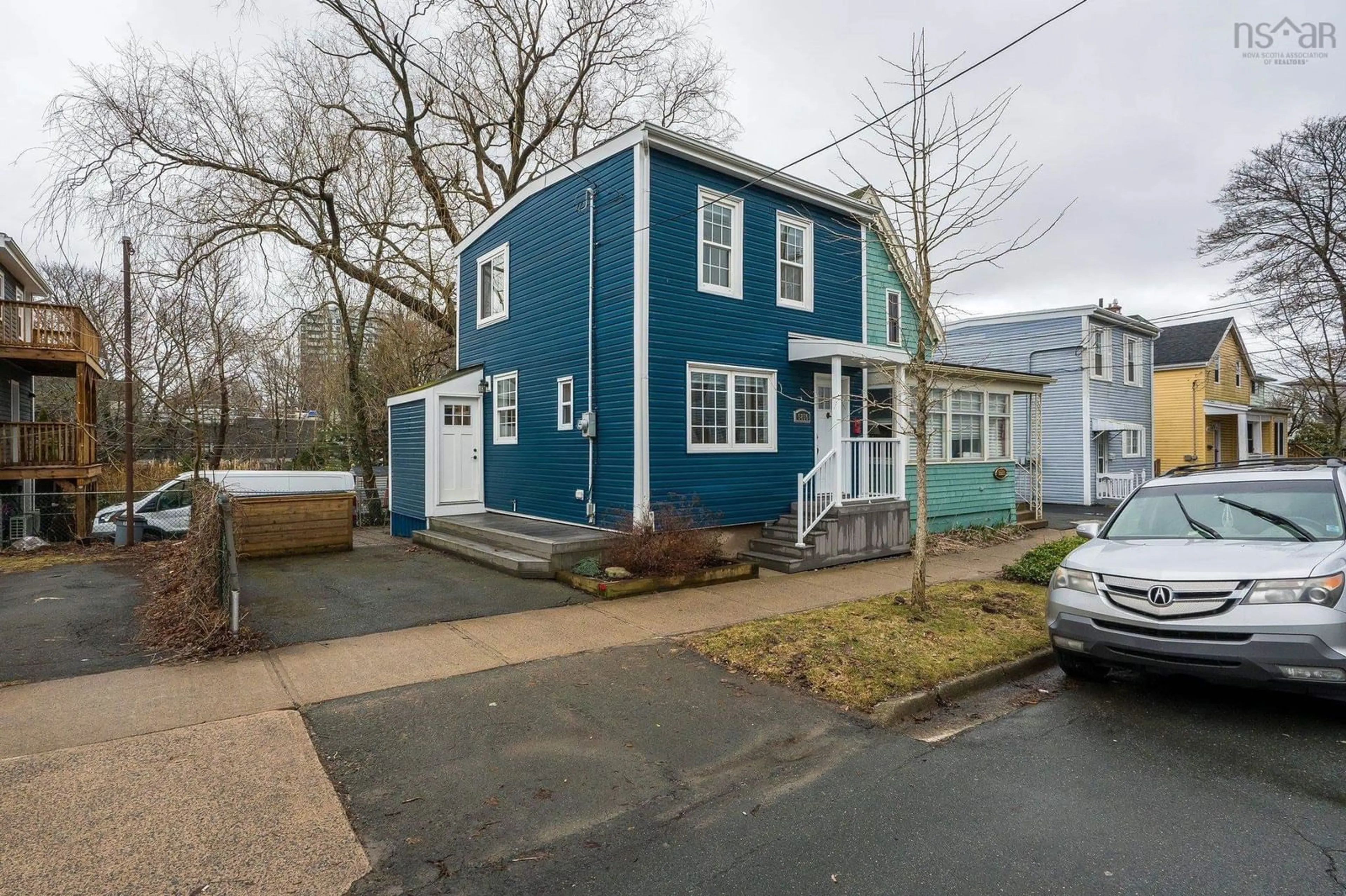 A pic from outside/outdoor area/front of a property/back of a property/a pic from drone, street for 5856 Livingstone St, Halifax Nova Scotia B3K 2C3