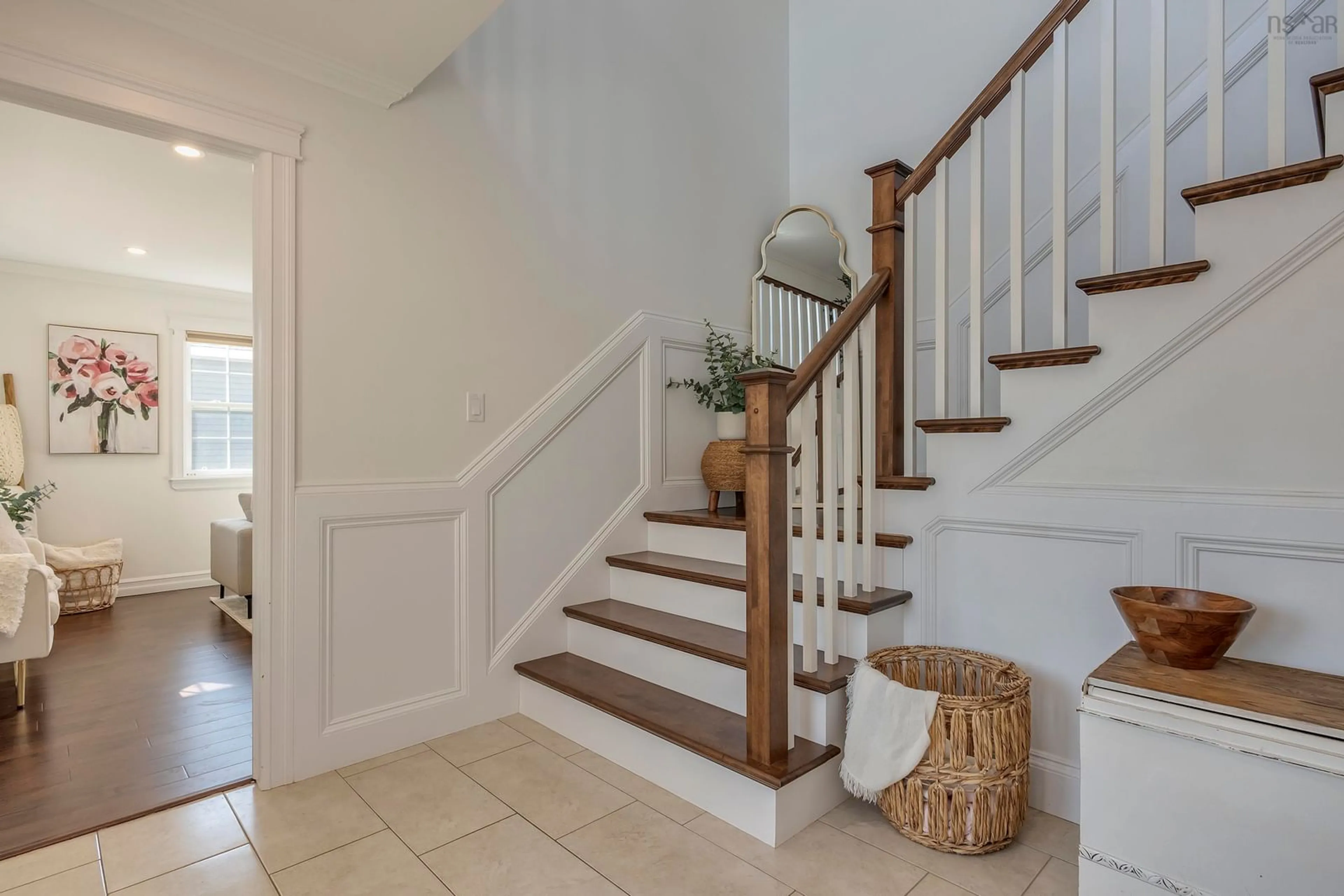 Indoor entryway for 1733 Greenwood Rd, Kingston Nova Scotia B0P 1R0