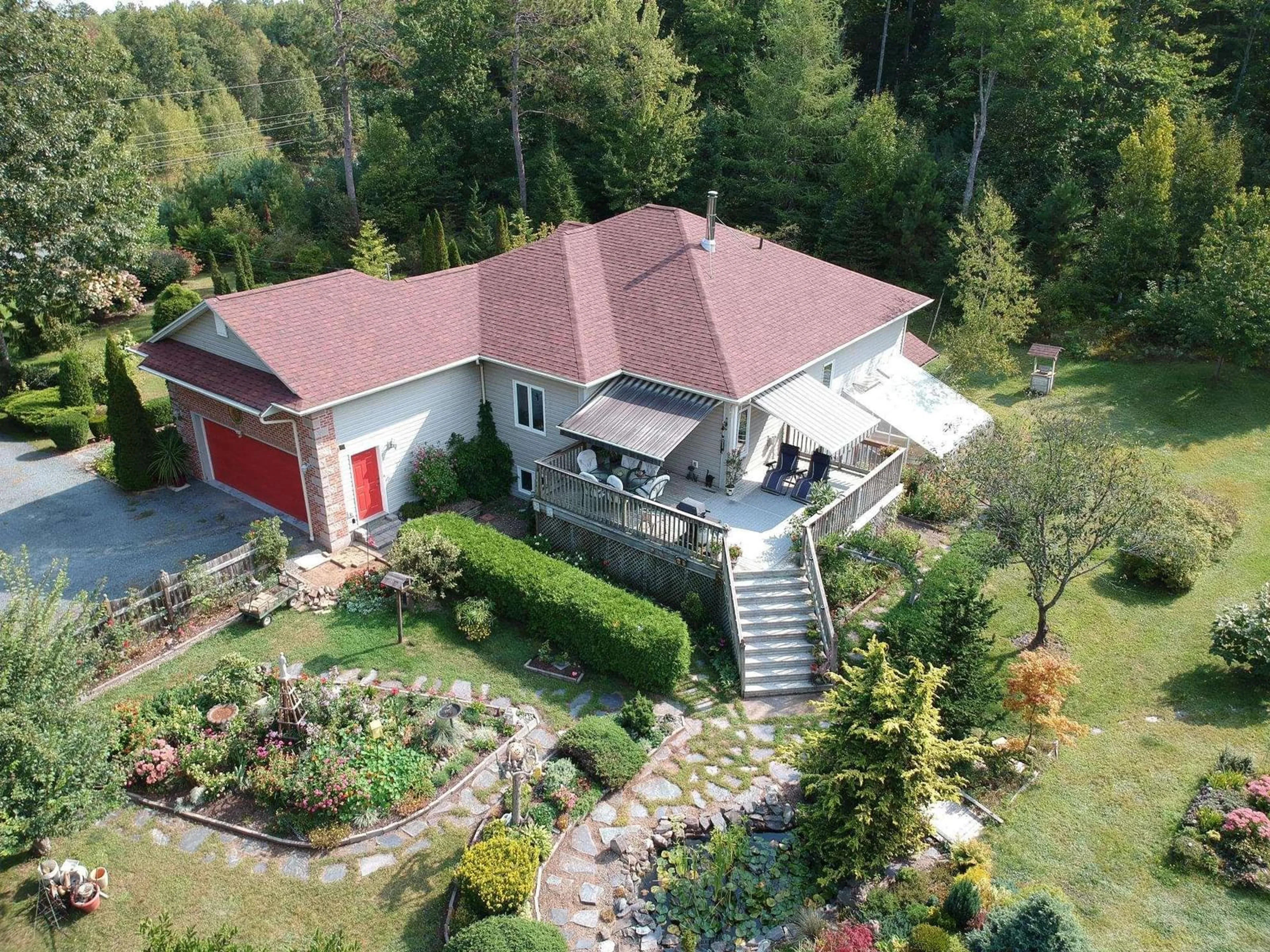 A pic from outside/outdoor area/front of a property/back of a property/a pic from drone, building for 93 Ronald Ave, Cambridge Nova Scotia B0P 1G0