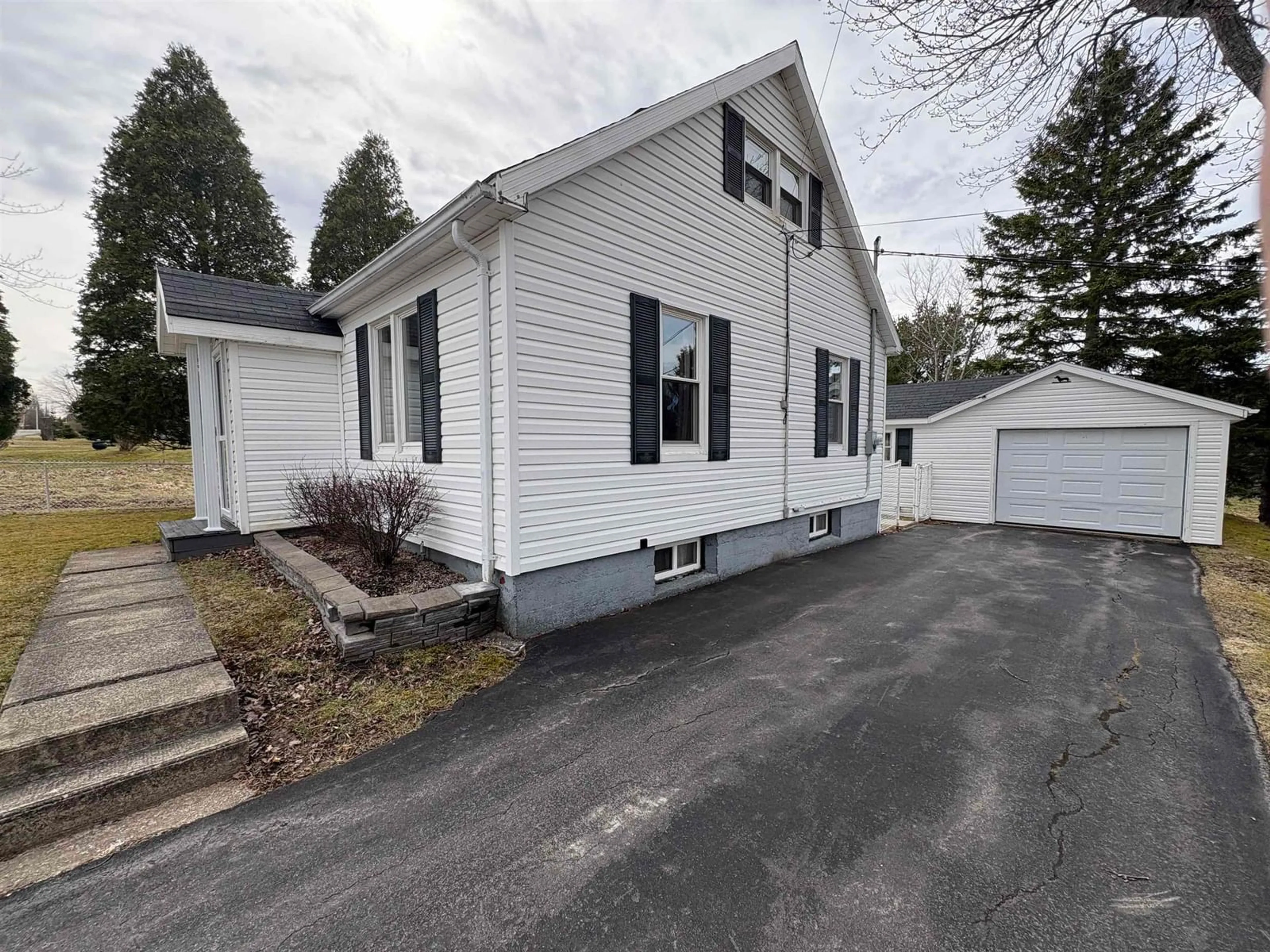 Home with vinyl exterior material, street for 2152 Queen St, Westville Nova Scotia B0K 2A0