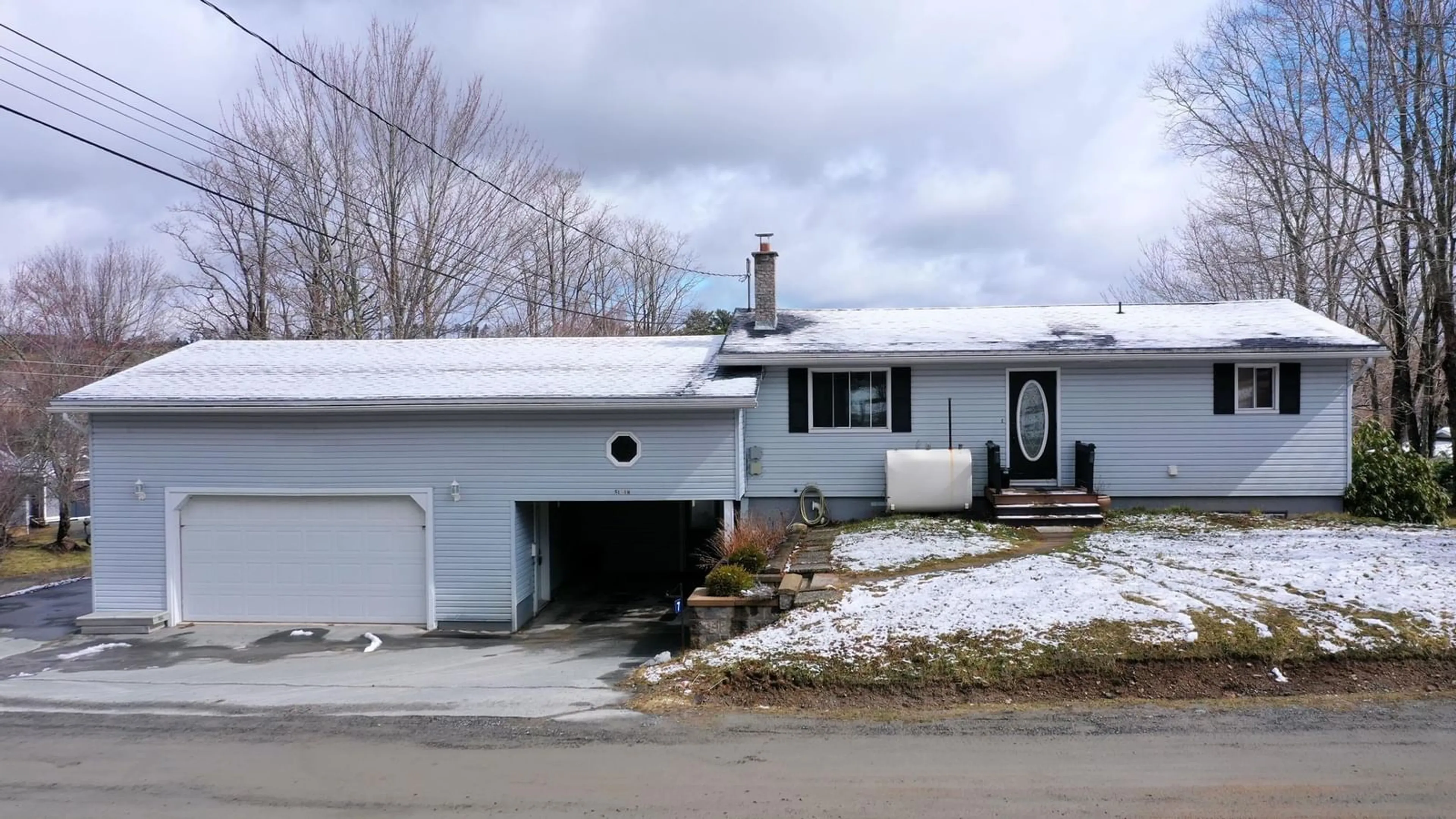 Home with vinyl exterior material, street for 7 Freeman Cr  Pleasantville/, Conquerall Bank Nova Scotia B4V 0S8