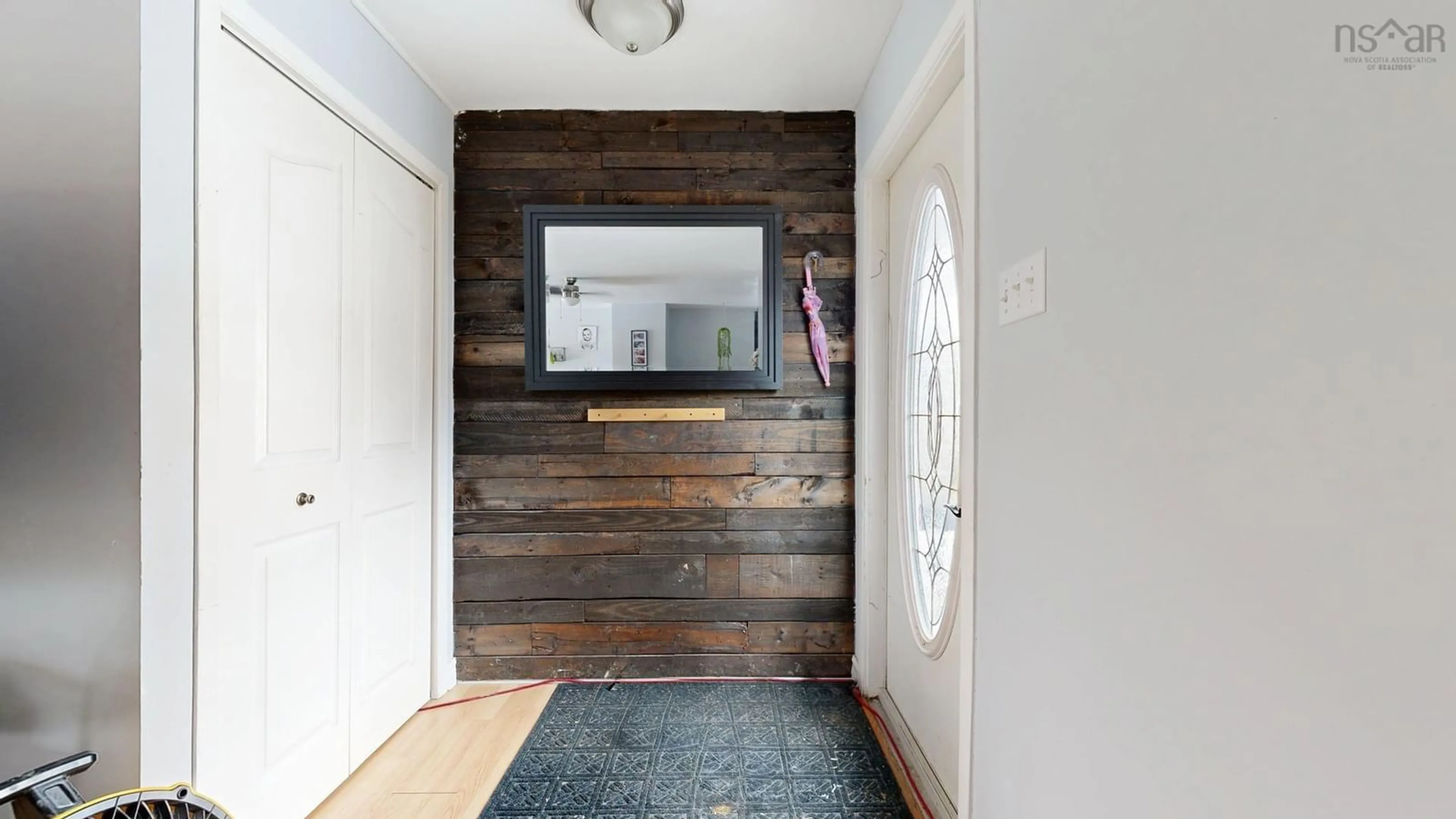 Indoor entryway for 7 Freeman Cr  Pleasantville/, Conquerall Bank Nova Scotia B4V 0S8