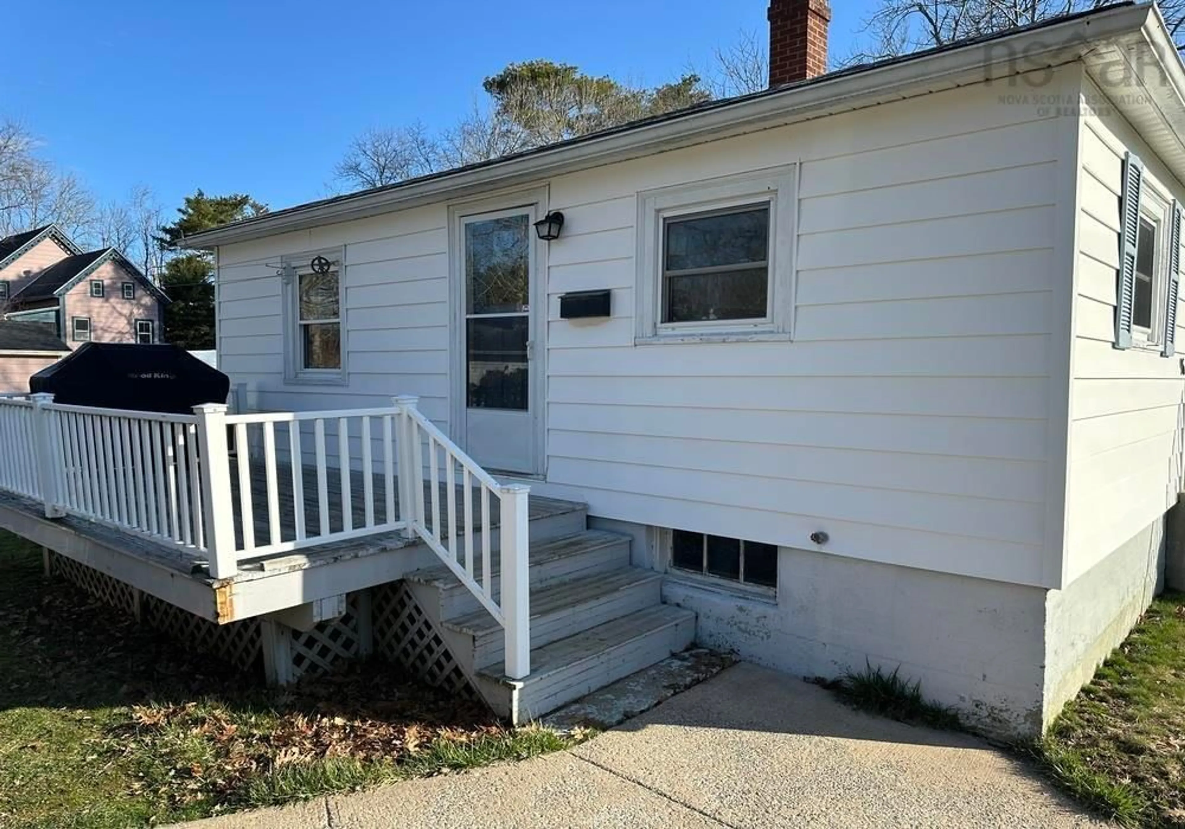 Home with vinyl exterior material, street for 96 Spruce St, Mahone Bay Nova Scotia B0J 2E0