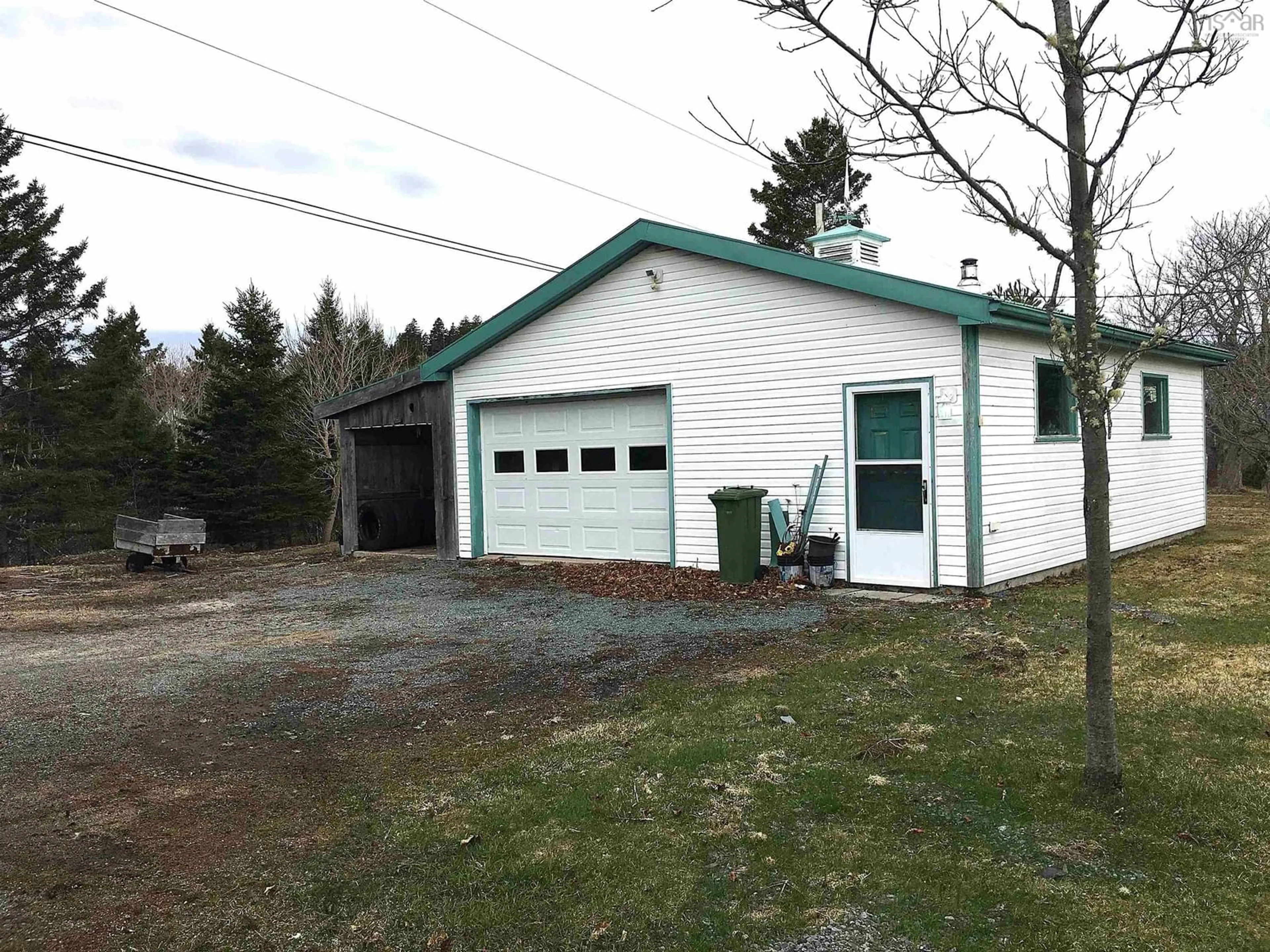 Indoor garage for 3619 Highway 331, Lahave Nova Scotia B0R 1C0
