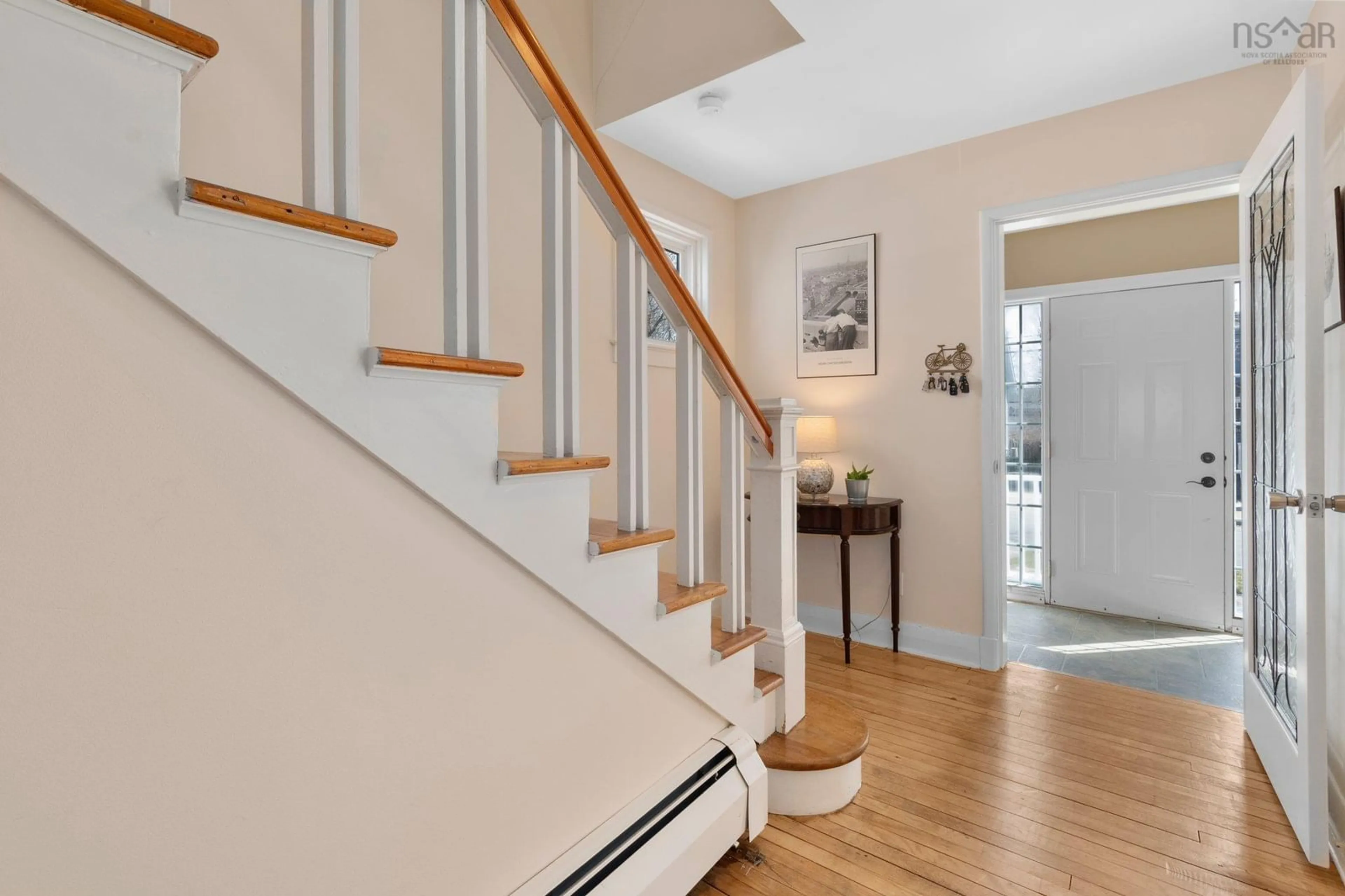 Indoor entryway for 6183 Cedar St, Halifax Nova Scotia B3H 2J8