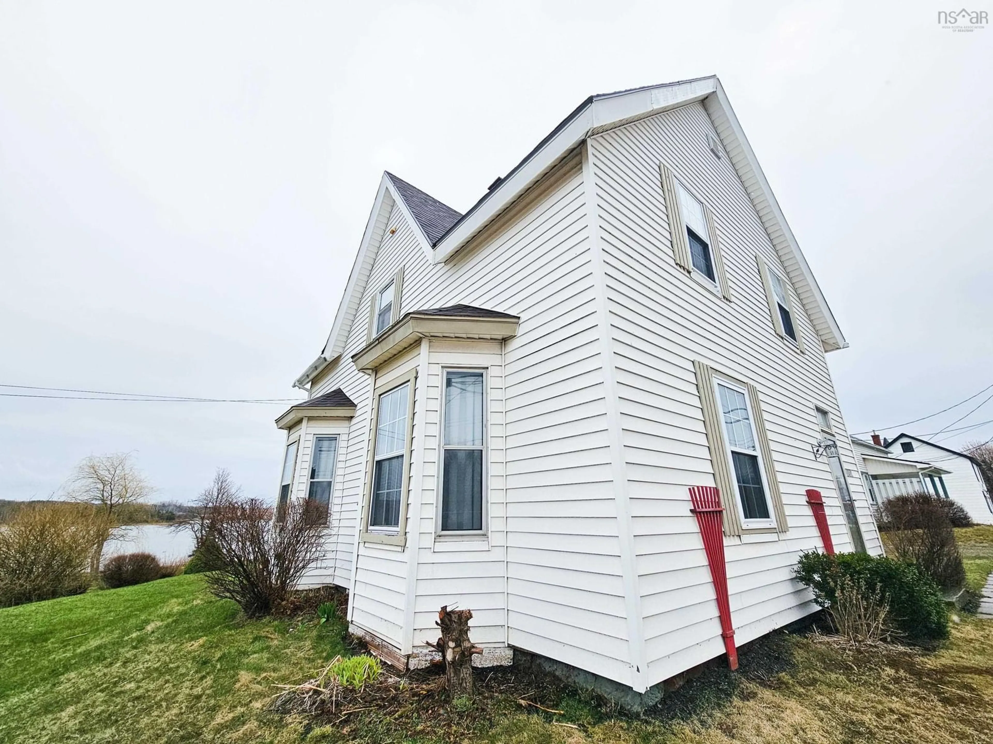 Home with vinyl exterior material, building for 10452 Durham St, Pugwash Nova Scotia B0K 1L0