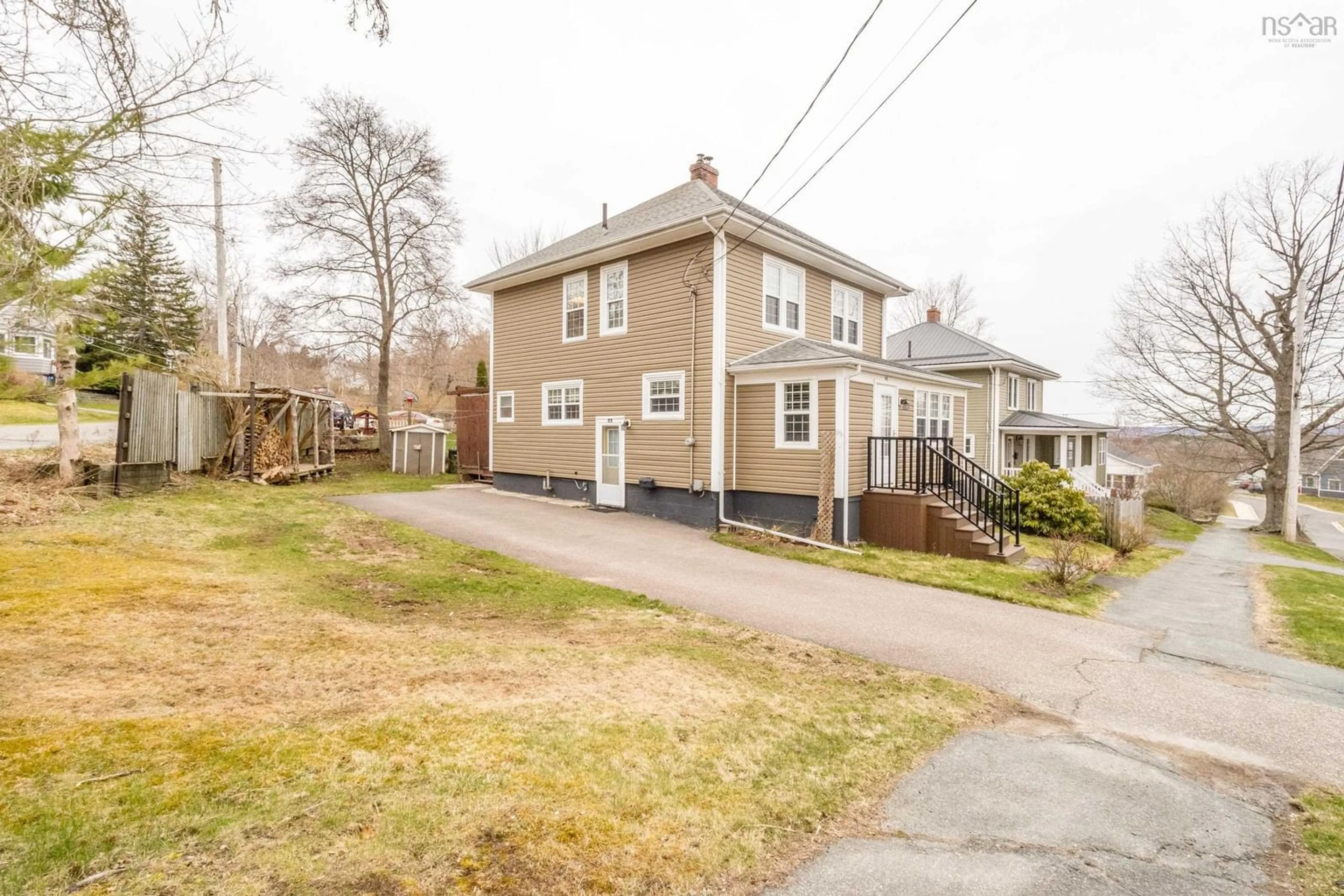 A pic from outside/outdoor area/front of a property/back of a property/a pic from drone, street for 48 Academy St, Kentville Nova Scotia B4N 1S6