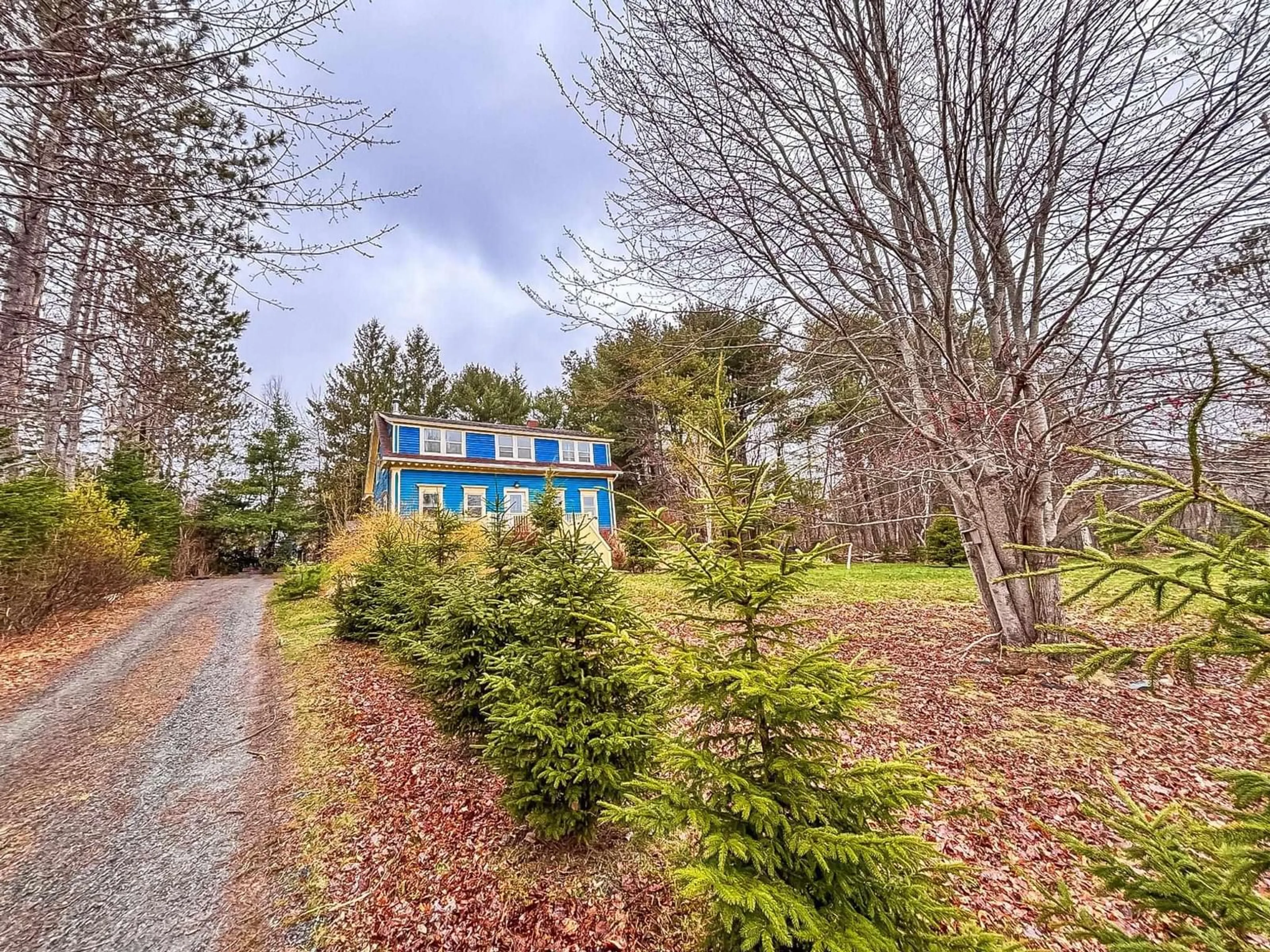 A pic from outside/outdoor area/front of a property/back of a property/a pic from drone, unknown for 111 Main St, Mahone Bay Nova Scotia B0J 2C0