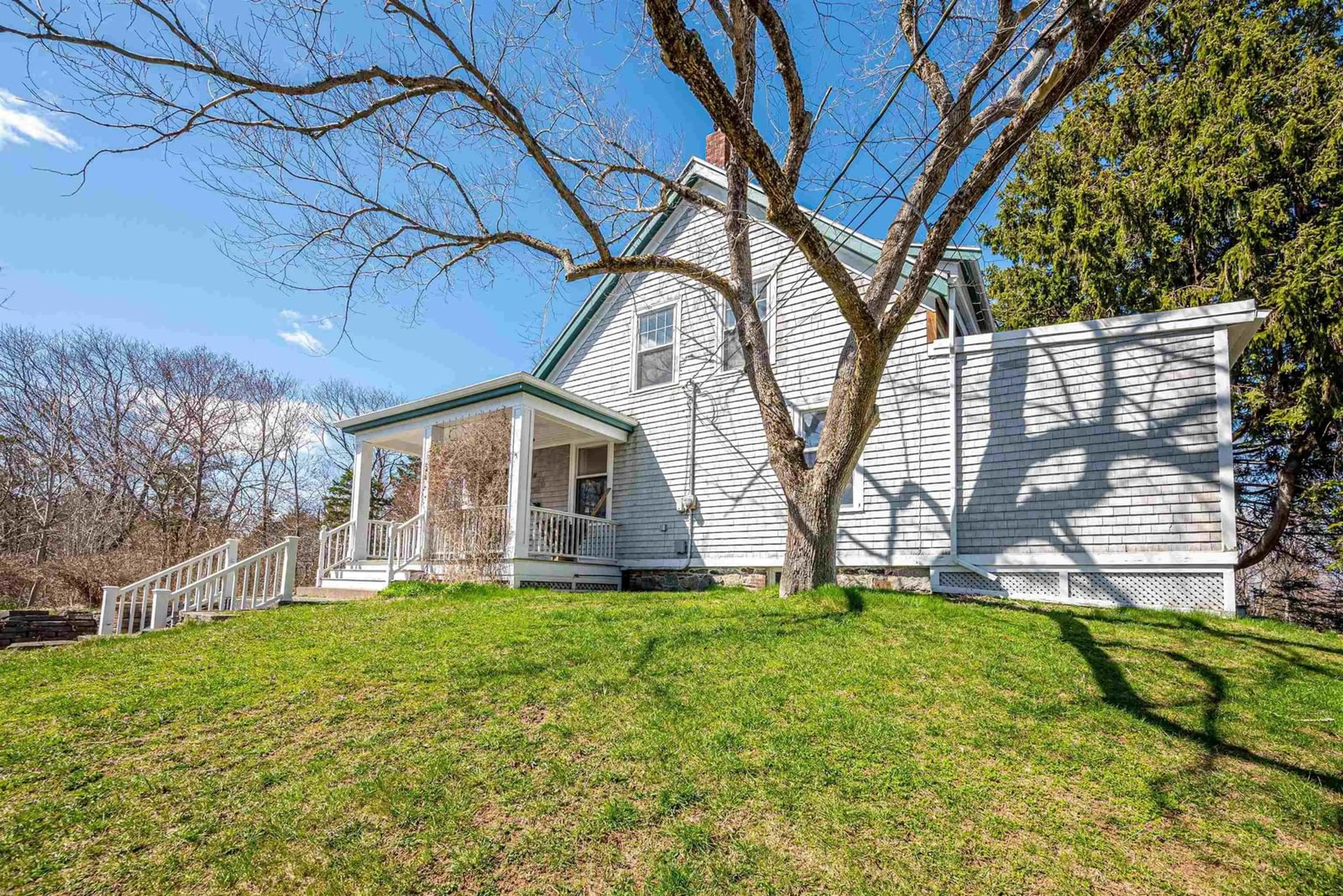 A pic from outside/outdoor area/front of a property/back of a property/a pic from drone, unknown for 54 Parkhill Rd, Halifax Nova Scotia B3P 1R5