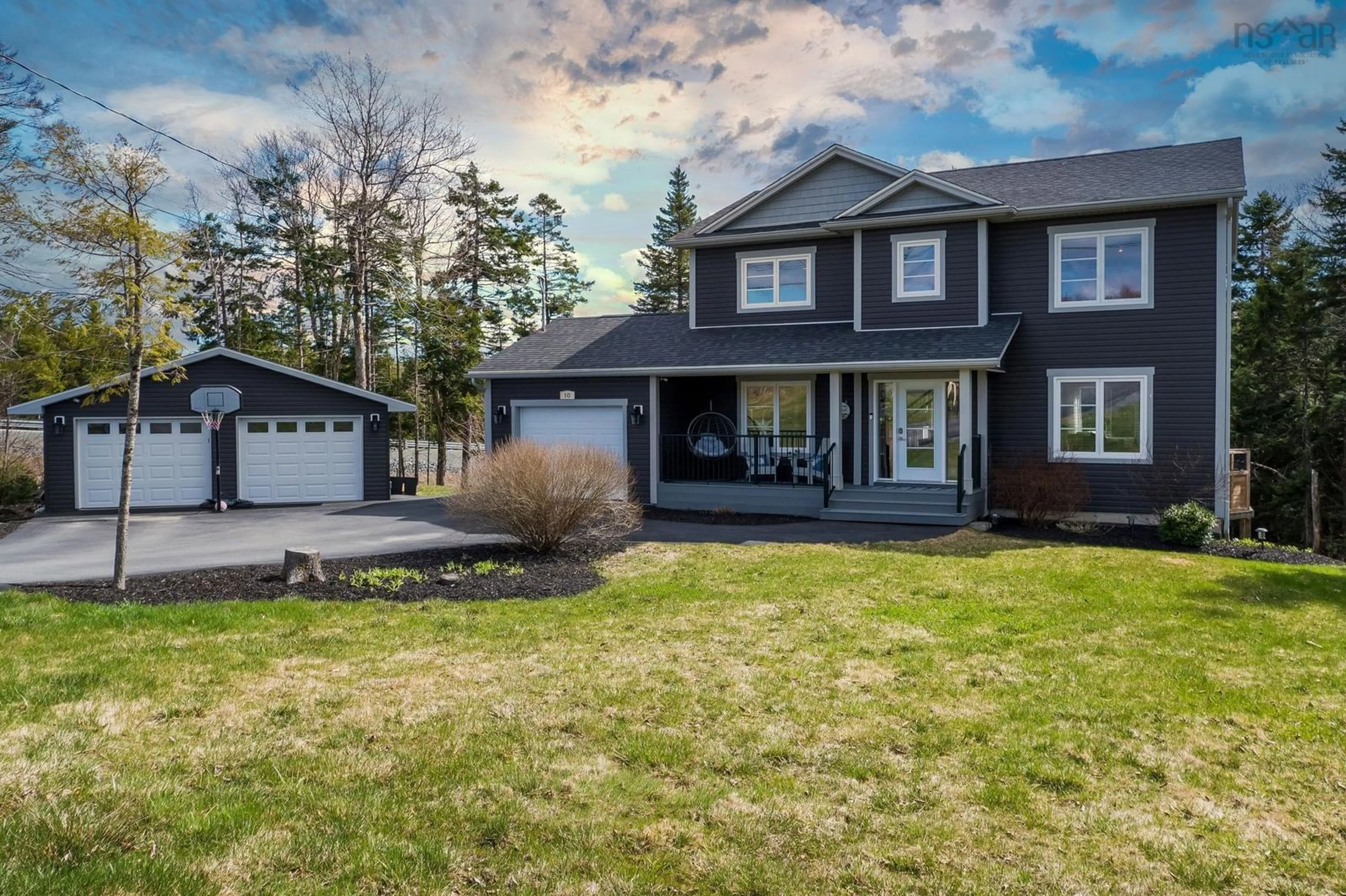 Home with vinyl exterior material, street for 10 Midnight Run, Middle Sackville Nova Scotia B4E 0S2