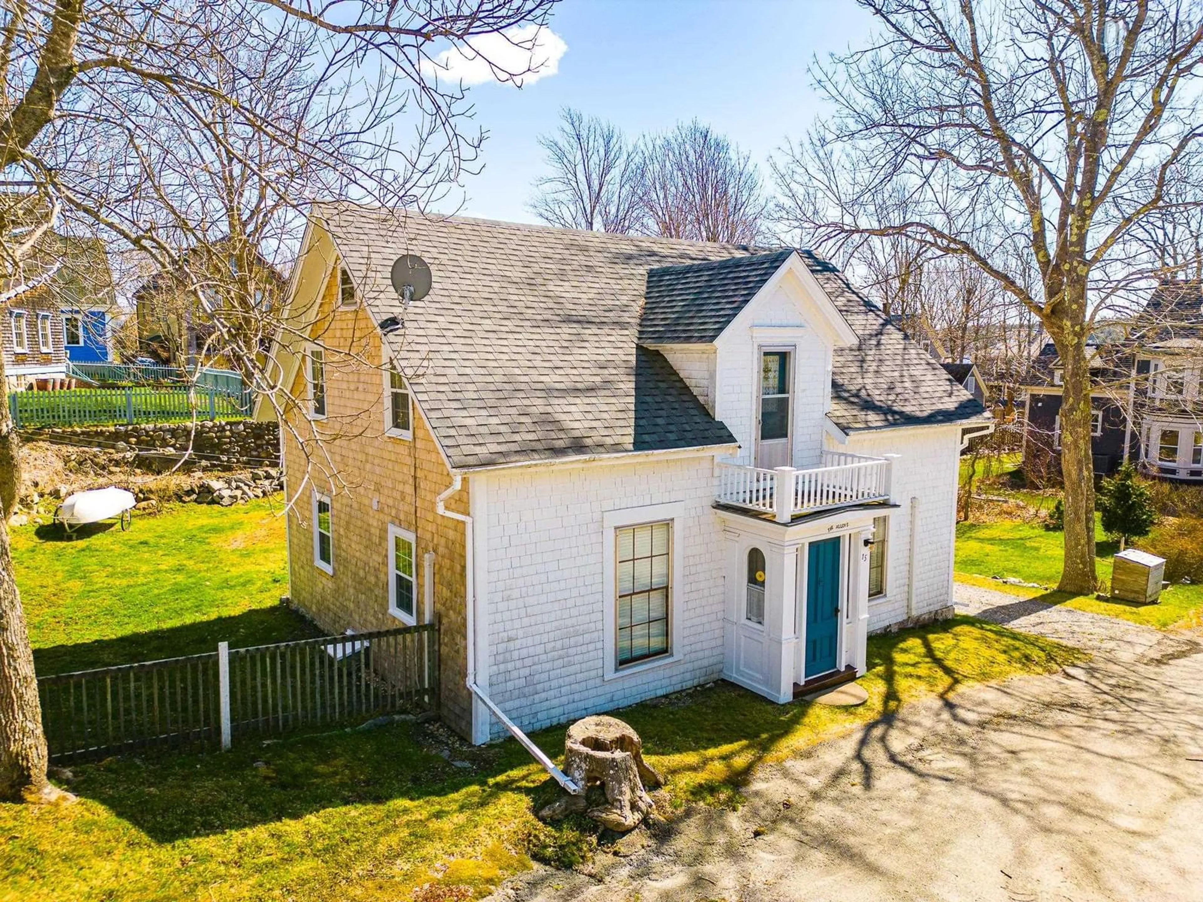 A pic from outside/outdoor area/front of a property/back of a property/a pic from drone, street for 15 John St, Shelburne Nova Scotia B0T 1W0