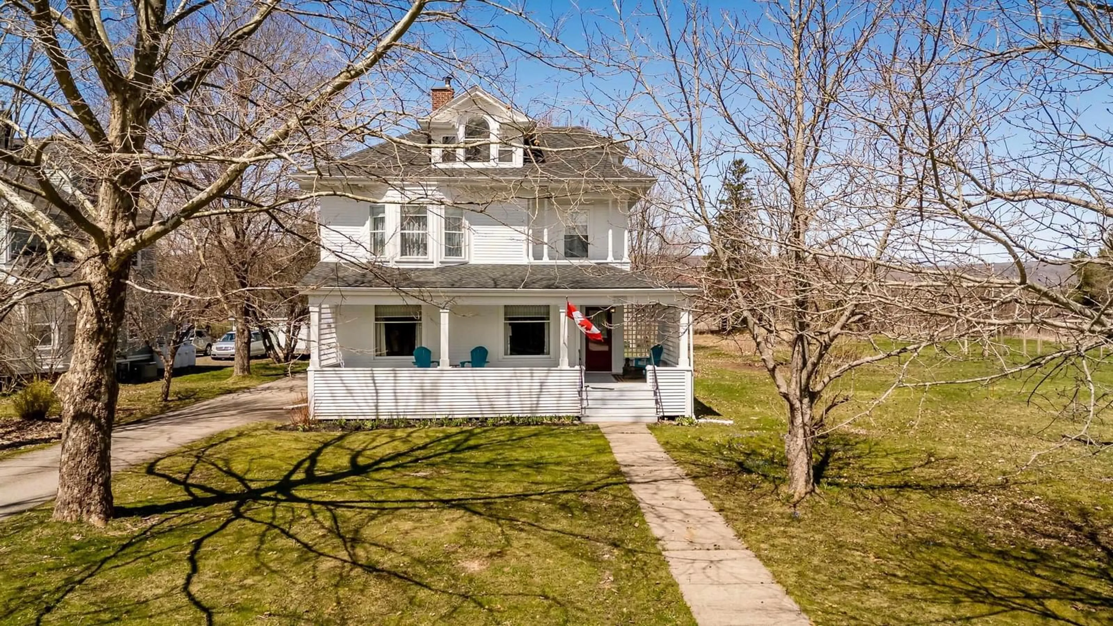 A pic from outside/outdoor area/front of a property/back of a property/a pic from drone, street for 179 Granville St, Bridgetown Nova Scotia B0S 1C0