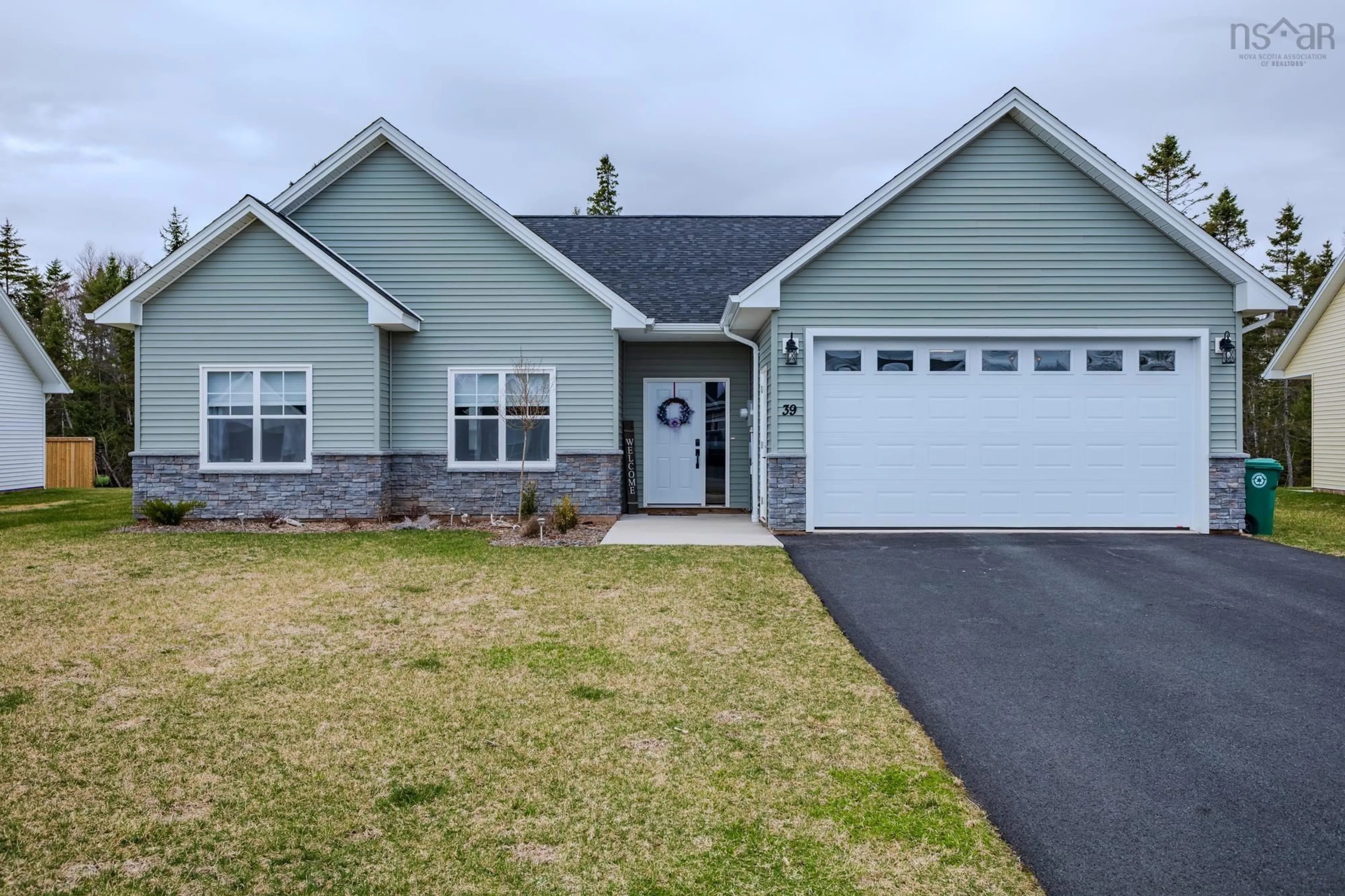 Home with vinyl exterior material, street for 39 Oxford Crt, Valley Nova Scotia B6L 4G1