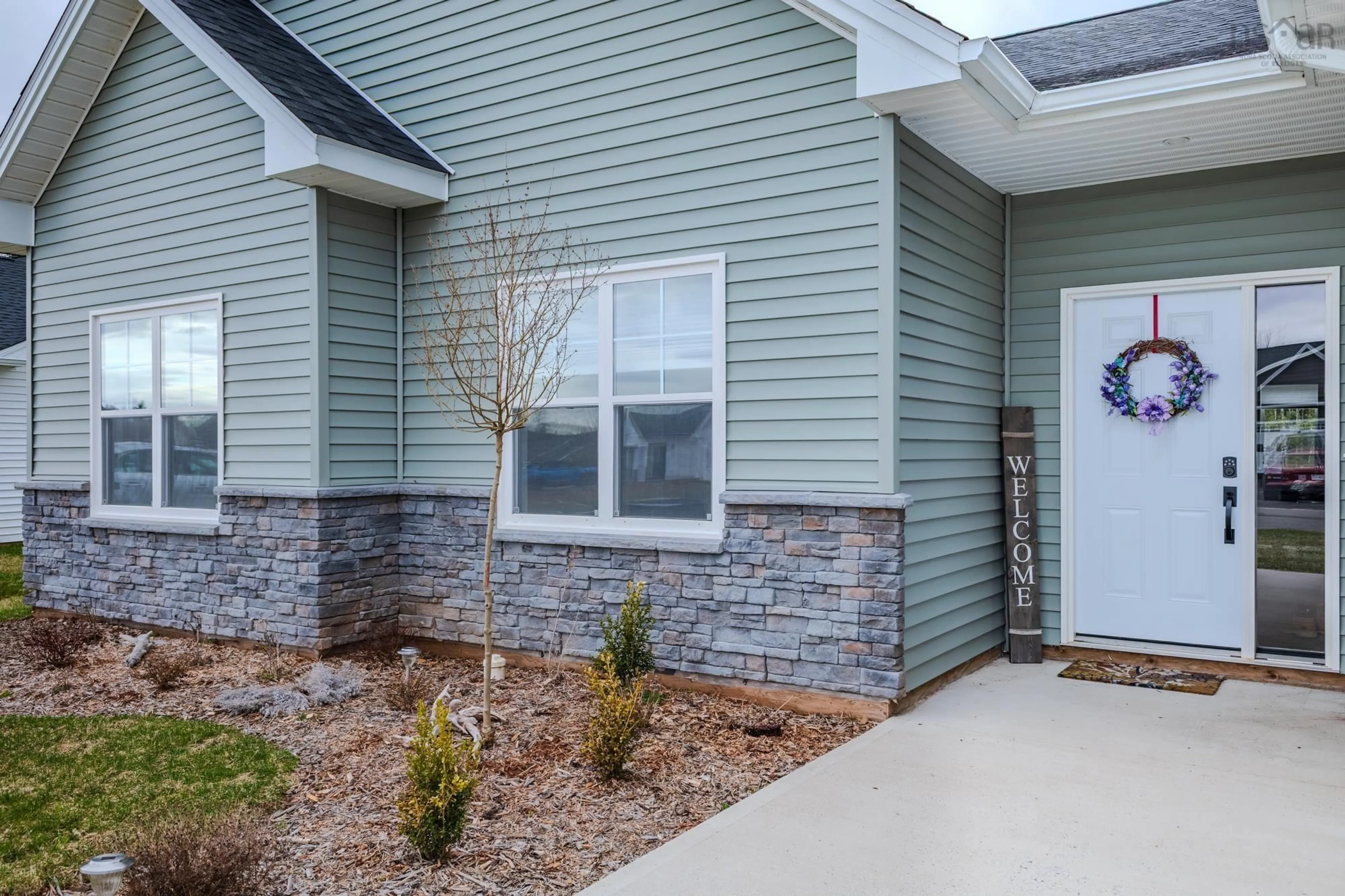 Home with vinyl exterior material, street for 39 Oxford Crt, Valley Nova Scotia B6L 4G1