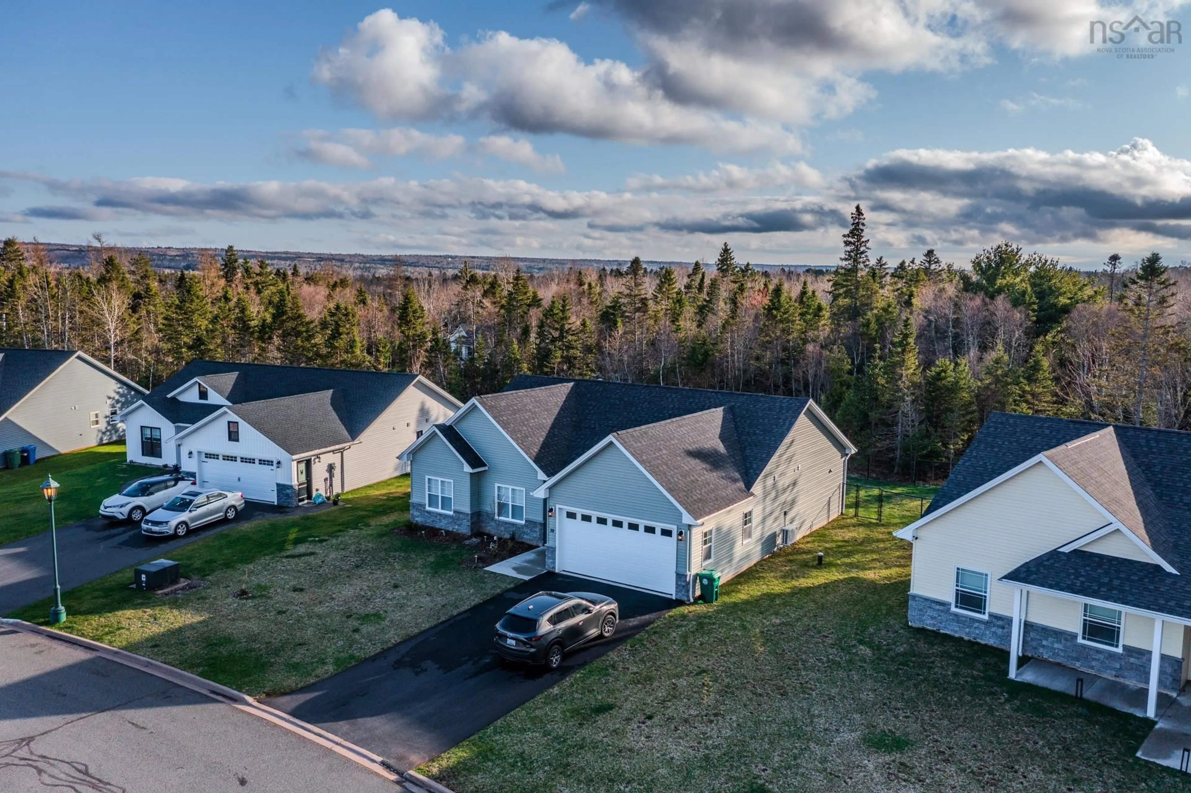 A pic from outside/outdoor area/front of a property/back of a property/a pic from drone, unknown for 39 Oxford Crt, Valley Nova Scotia B6L 4G1